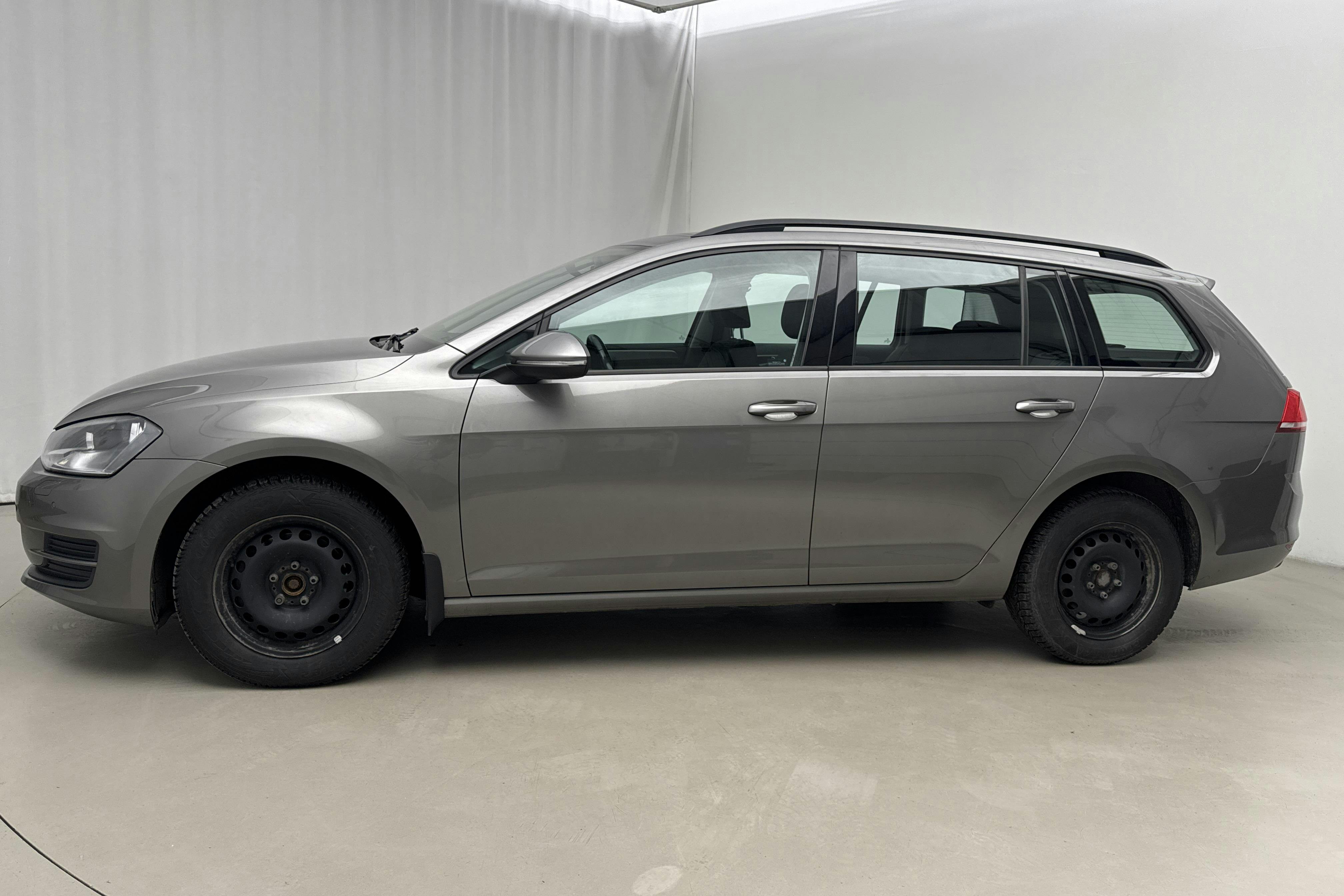 Esitlusfoto 2 aadressil 17: VW Golf VII 1.2 TSI Sportscombi (110hk) - 108 280 km - Automaatne - hall - 2017