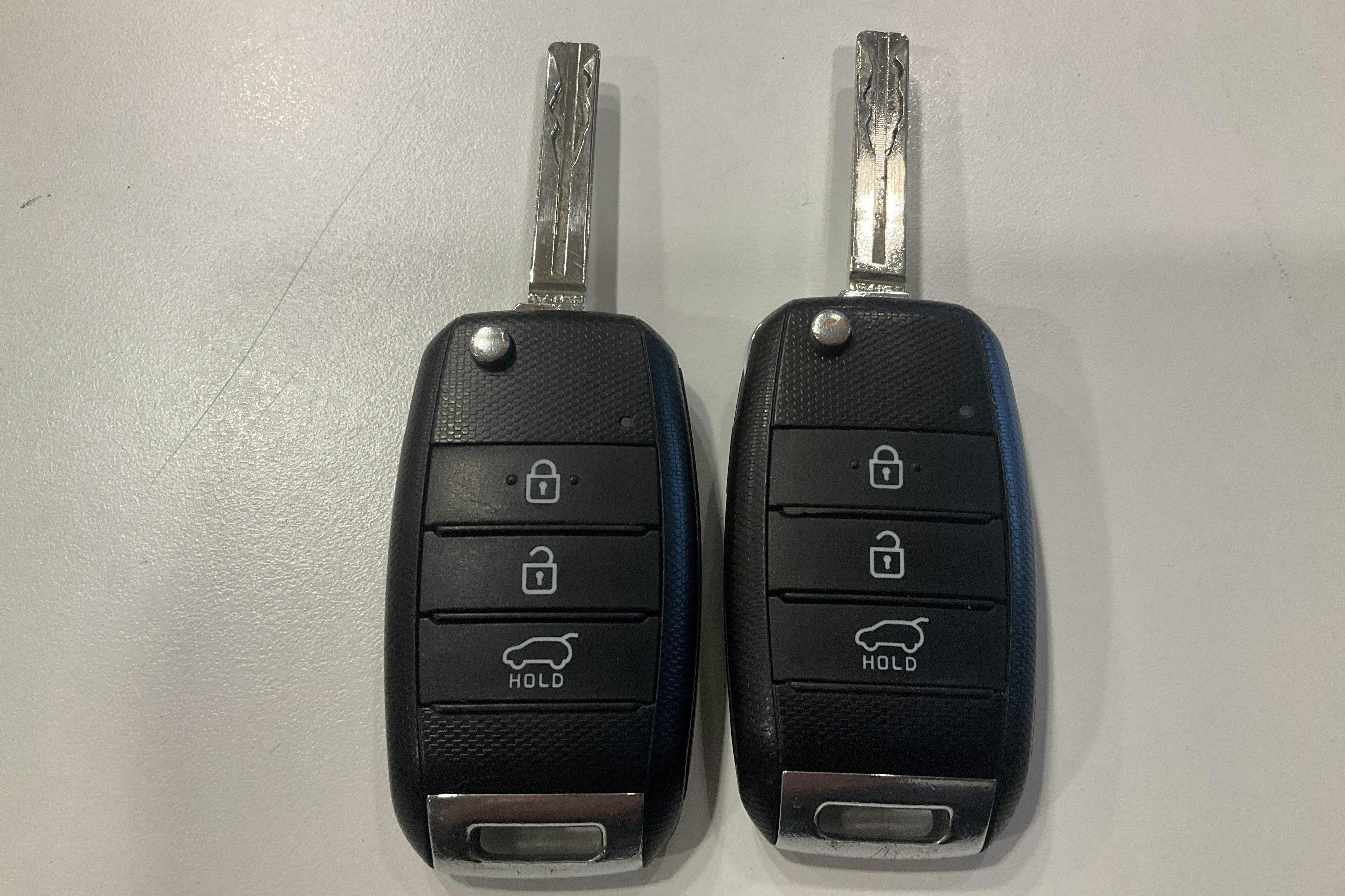 Esitlusfoto 18 aadressil 18: KIA Sportage 1.7 CRDi 2WD (115hk) - 143 090 km - Käsitsi - punane - 2016