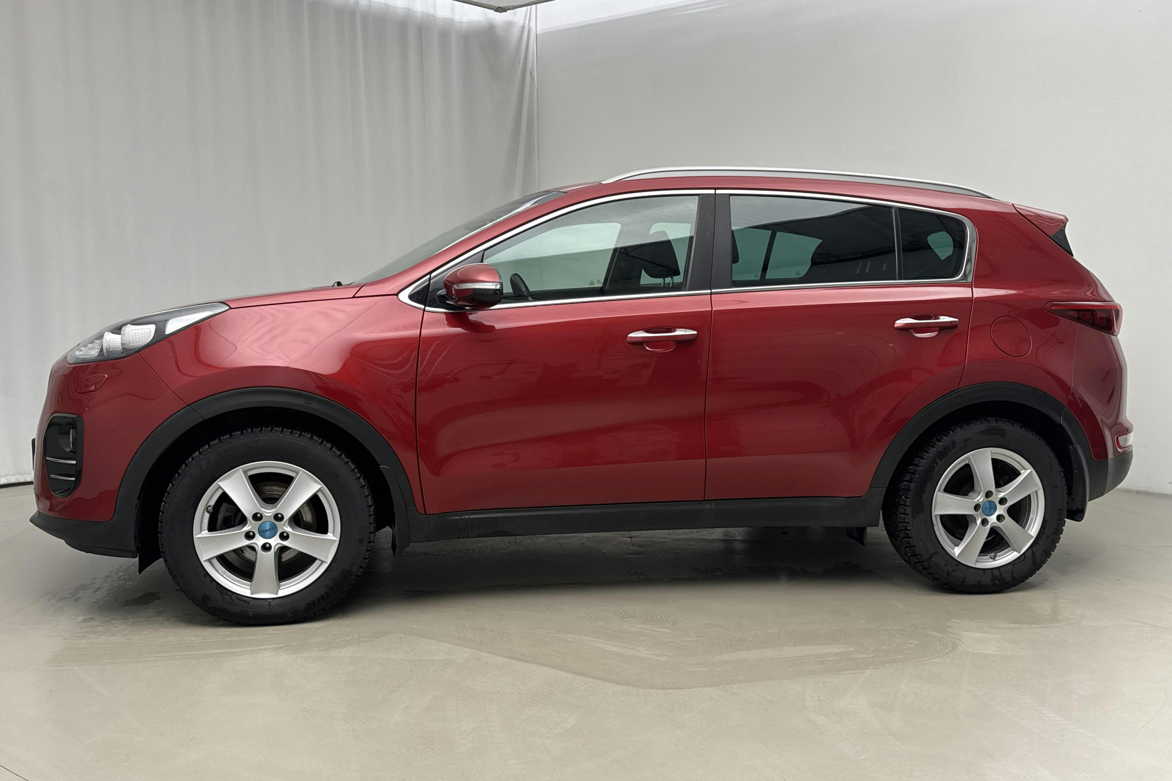 Esitlusfoto 2 aadressil 18: KIA Sportage 1.7 CRDi 2WD (115hk) - 143 090 km - Käsitsi - punane - 2016