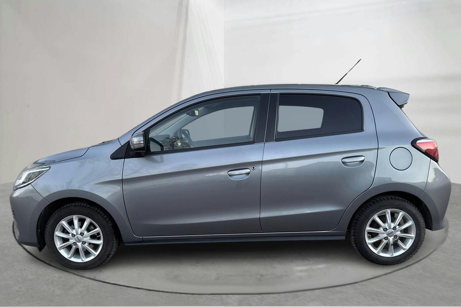 Presentation photo 2 of 14: Mitsubishi Spacestar 1.2 (80hk) - 18 710 km - Automatic - gray - 2022