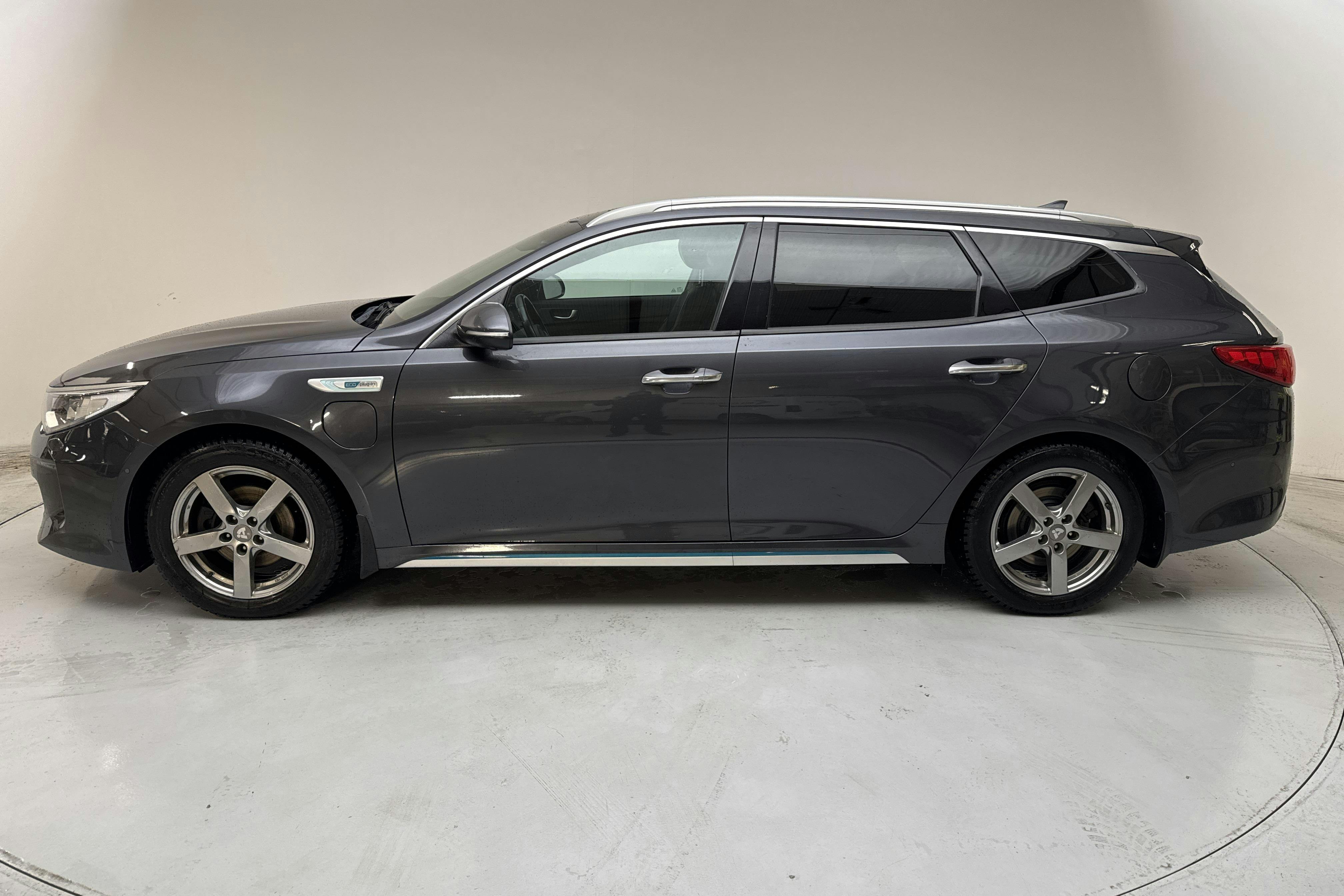 Esitlusfoto 2 aadressil 19: KIA Optima 2.0 GDi Plug-in Hybrid SW (205hk) - 162 270 km - Automaatne - hall - 2018