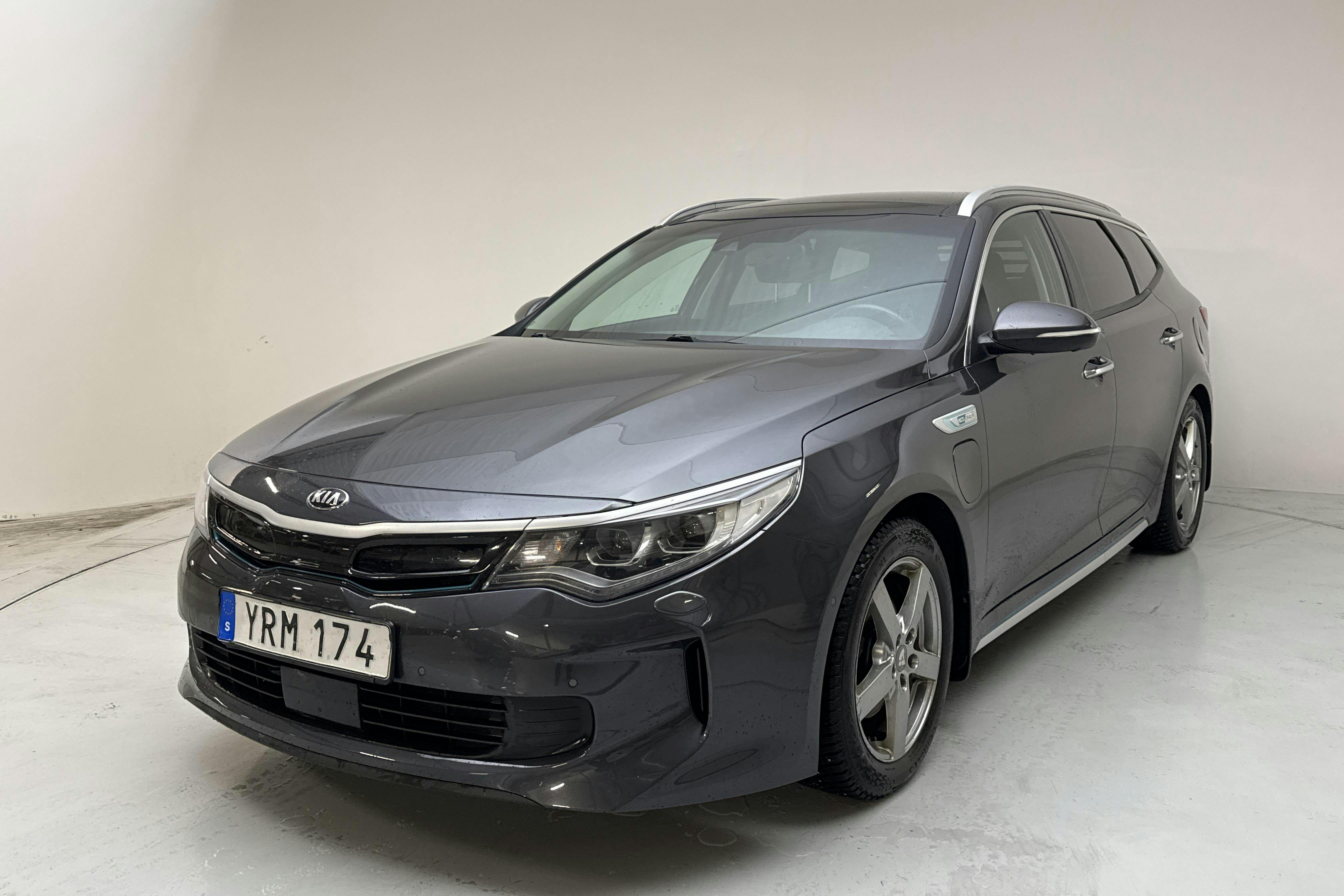 Esitlusfoto 1 aadressil 19: KIA Optima 2.0 GDi Plug-in Hybrid SW (205hk) - 162 270 km - Automaatne - hall - 2018
