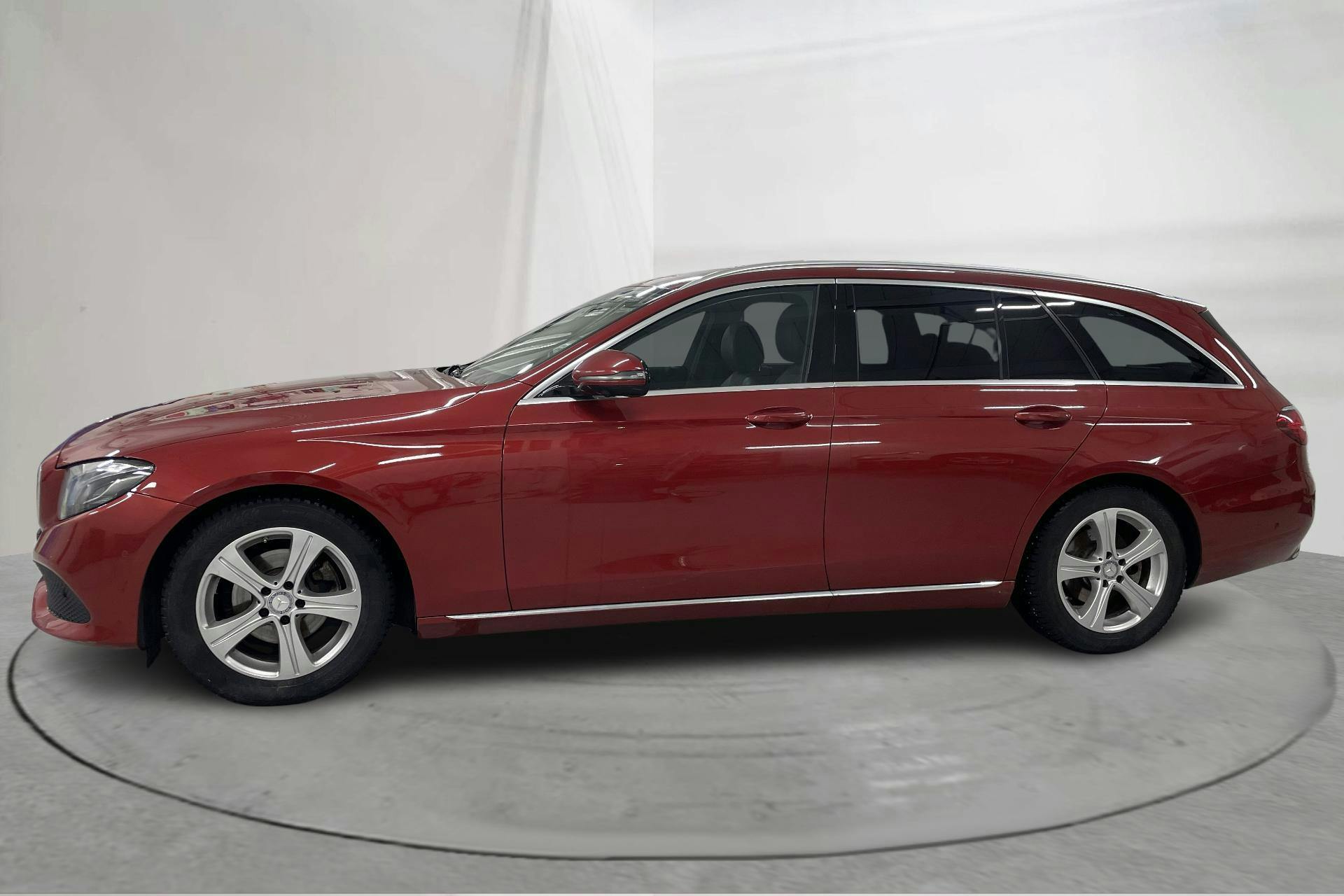 Esittelykuva 2 osoitteesta 19: Mercedes E 220 d Kombi S213 (194hk) - 196 520 km - Automaattinen - punainen - 2017