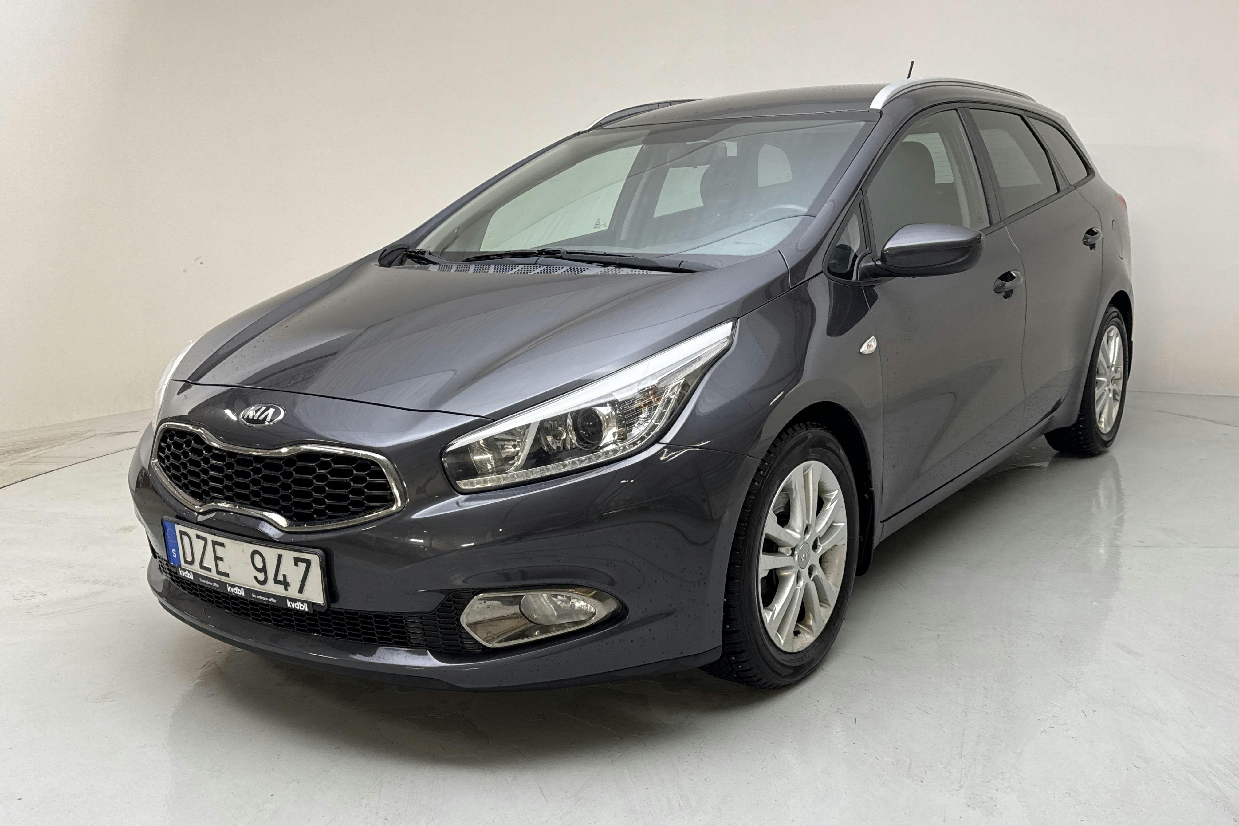 Presentation photo 1 of 13: KIA Cee'd 1.4 CRDi SW (90hk) - 140 480 km - Manual - gray - 2014