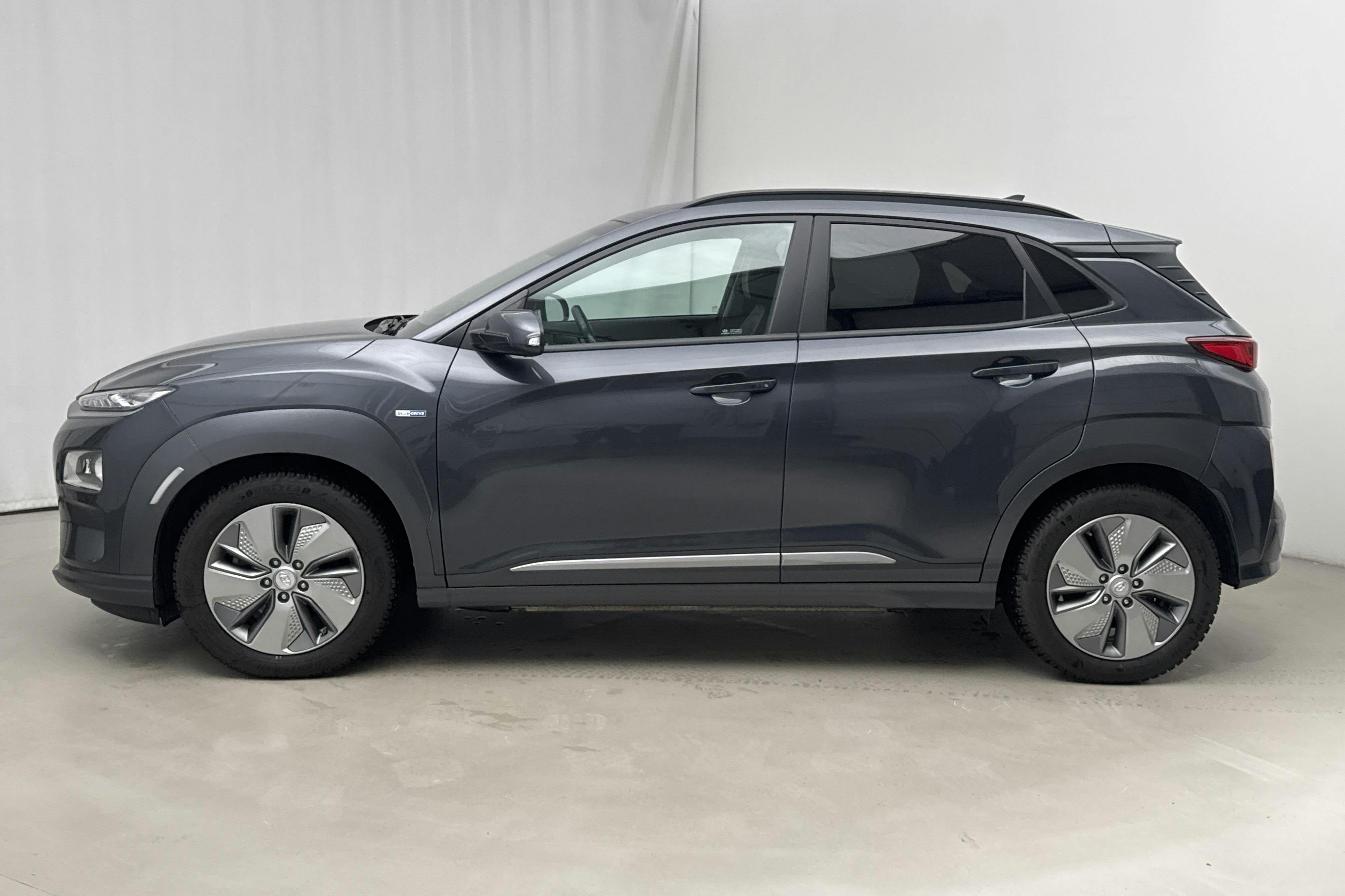 Esittelykuva 2 osoitteesta 16: Hyundai Kona Electric Long Range 64kWh (204hk) - 111 090 km - Automaattinen - harmaa - 2020