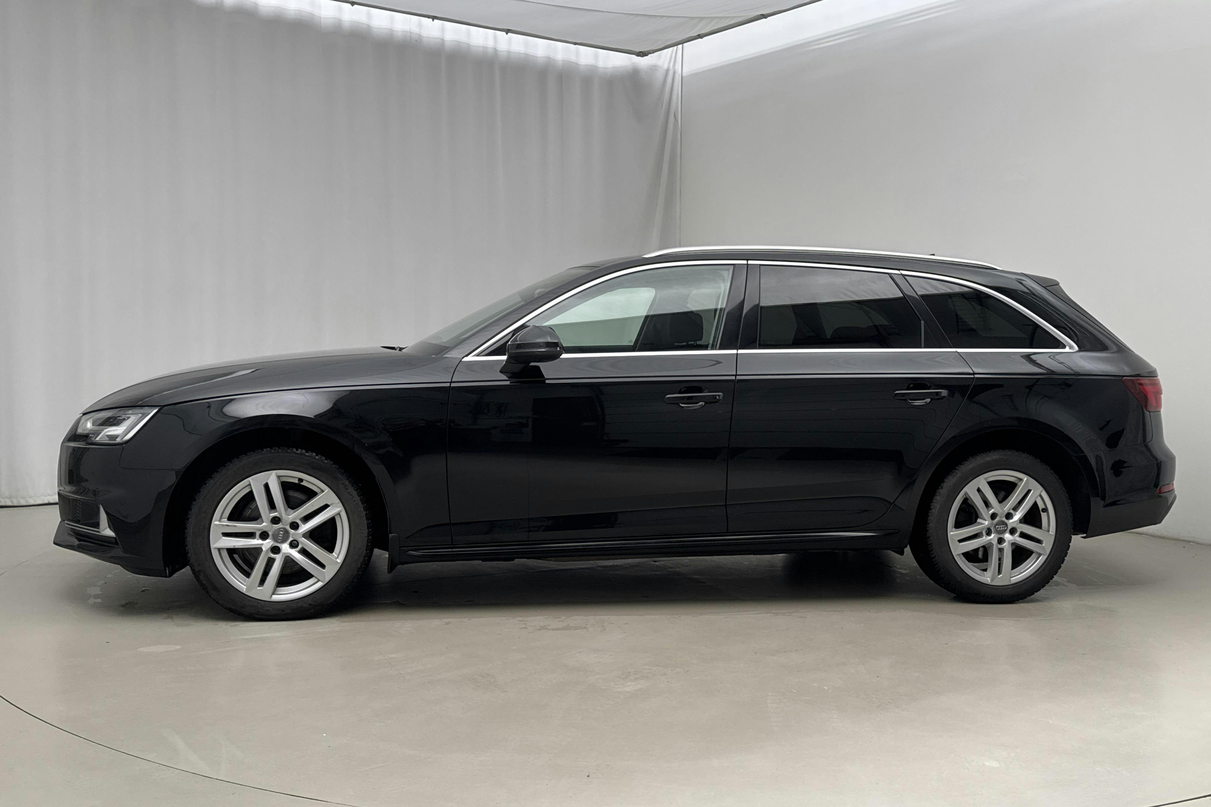 Presentationsfoto 2 av 19: Audi A4 Avant 40 g-tron (170hk) - 8 134 mil - Automat - svart - 2019