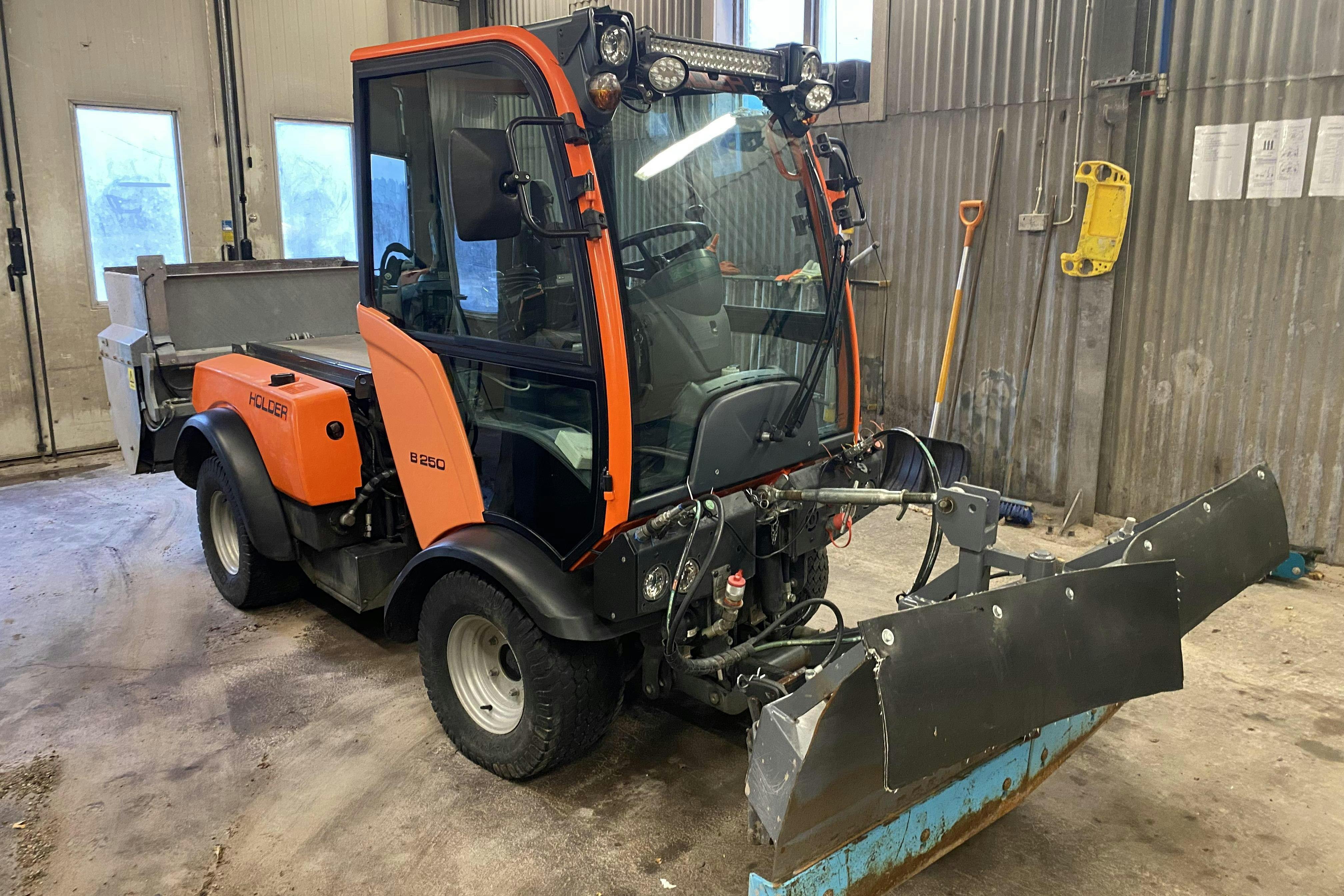 Presentationsfoto 1 av 36: HOLDER Holder B250 -  - orange - 2019