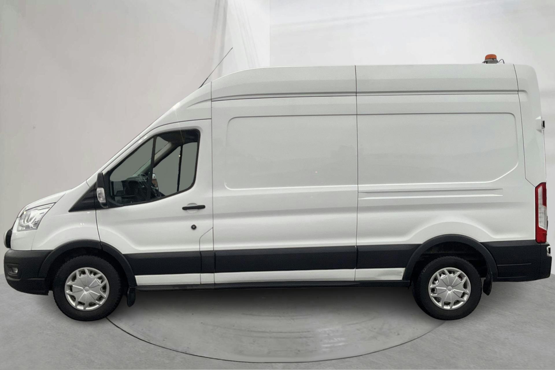 Presentationsfoto 2 av 15: Ford Transit 350 2.0 TDCi AWD Skåp (130hk) - 11 463 mil - Manuell - vit - 2020