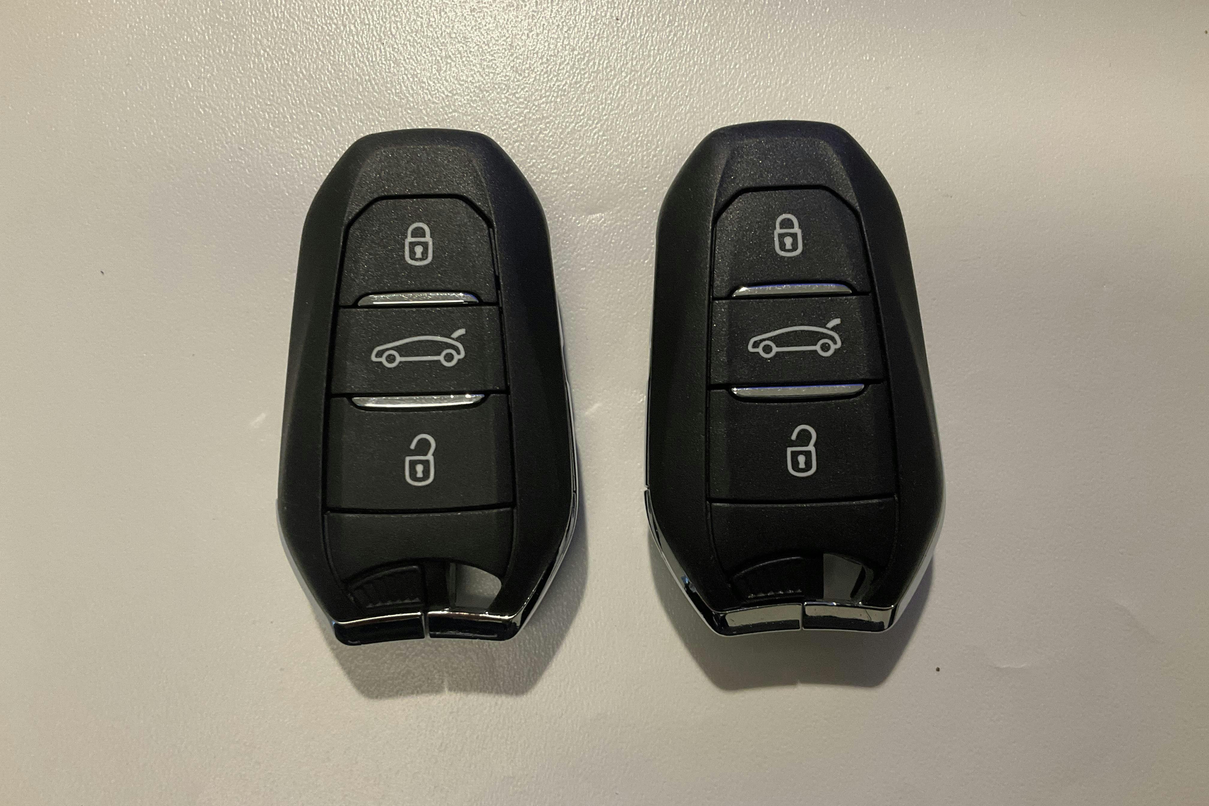 Presentation photo 15 of 15: Opel Mokka-e (136hk) - 60 200 km - Automatic - black - 2022