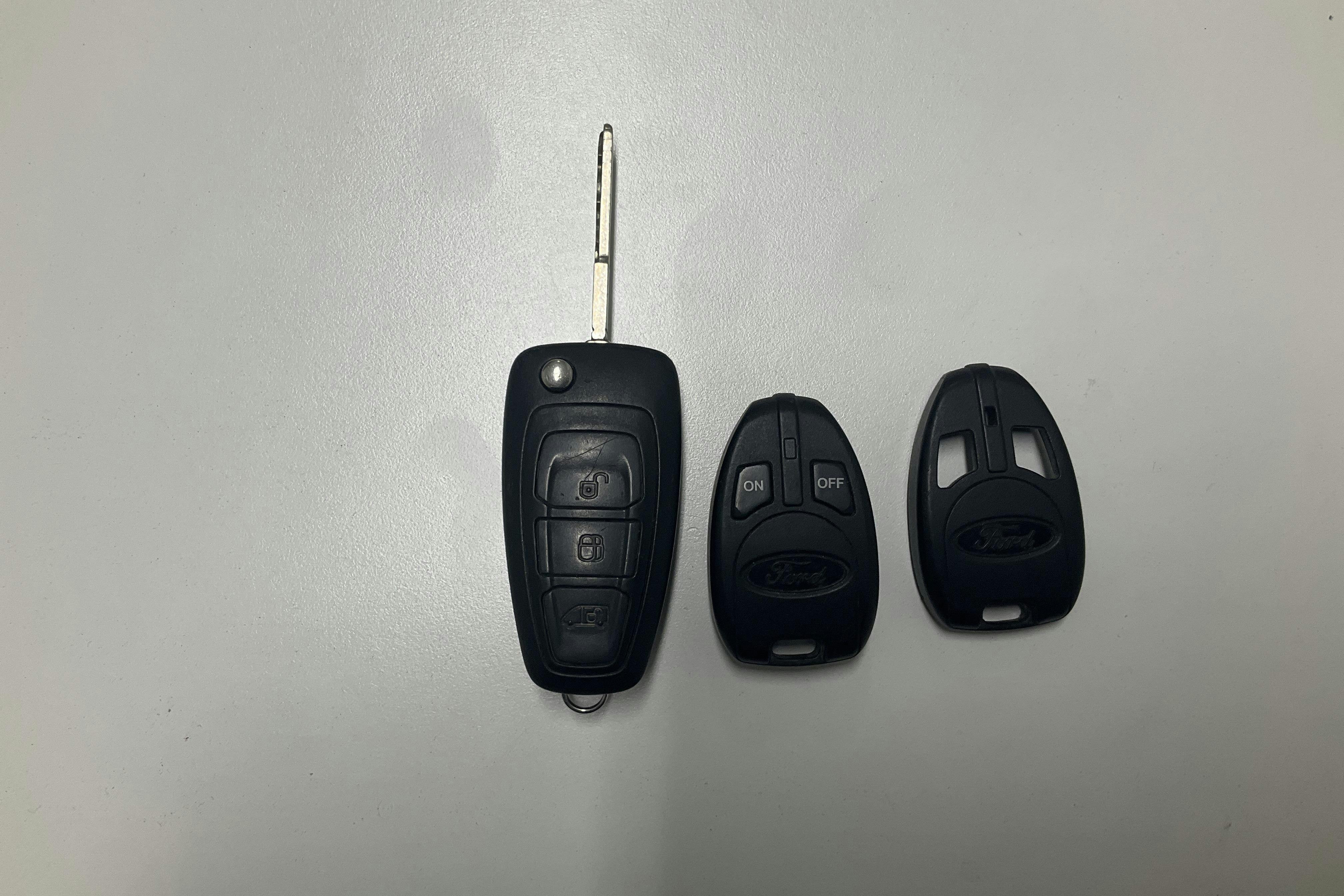 Presentationsfoto 14 av 14: Ford Transit Custom 300 MHEV (130hk) - 13 066 mil - Manuell - vit - 2021