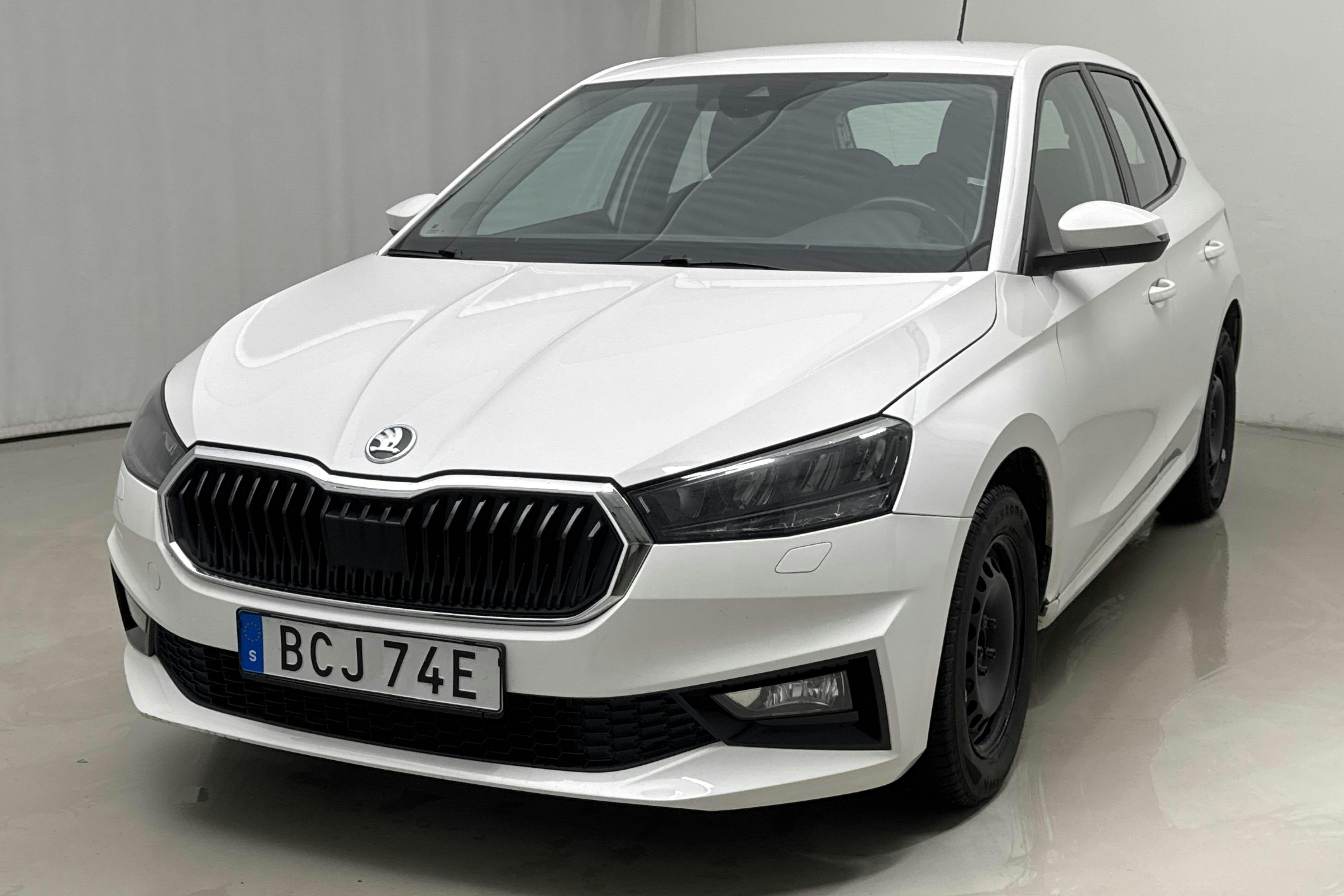Presentation photo 1 of 12: Skoda Fabia 1.0 TSI (110hk) - 161 860 km - Automatic - white - 2022