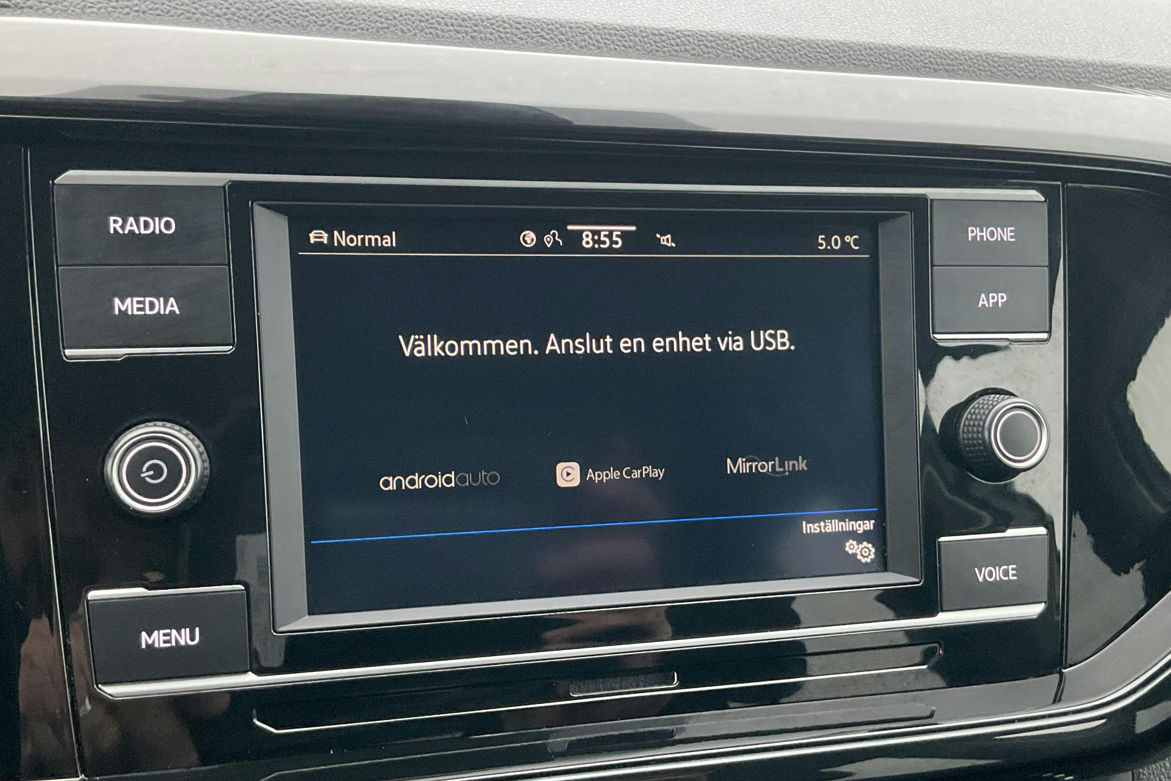 Presentationsfoto 12 av 12: VW T-Cross 1.0 TSI (110hk) - 5 847 mil - Automat - vit - 2022