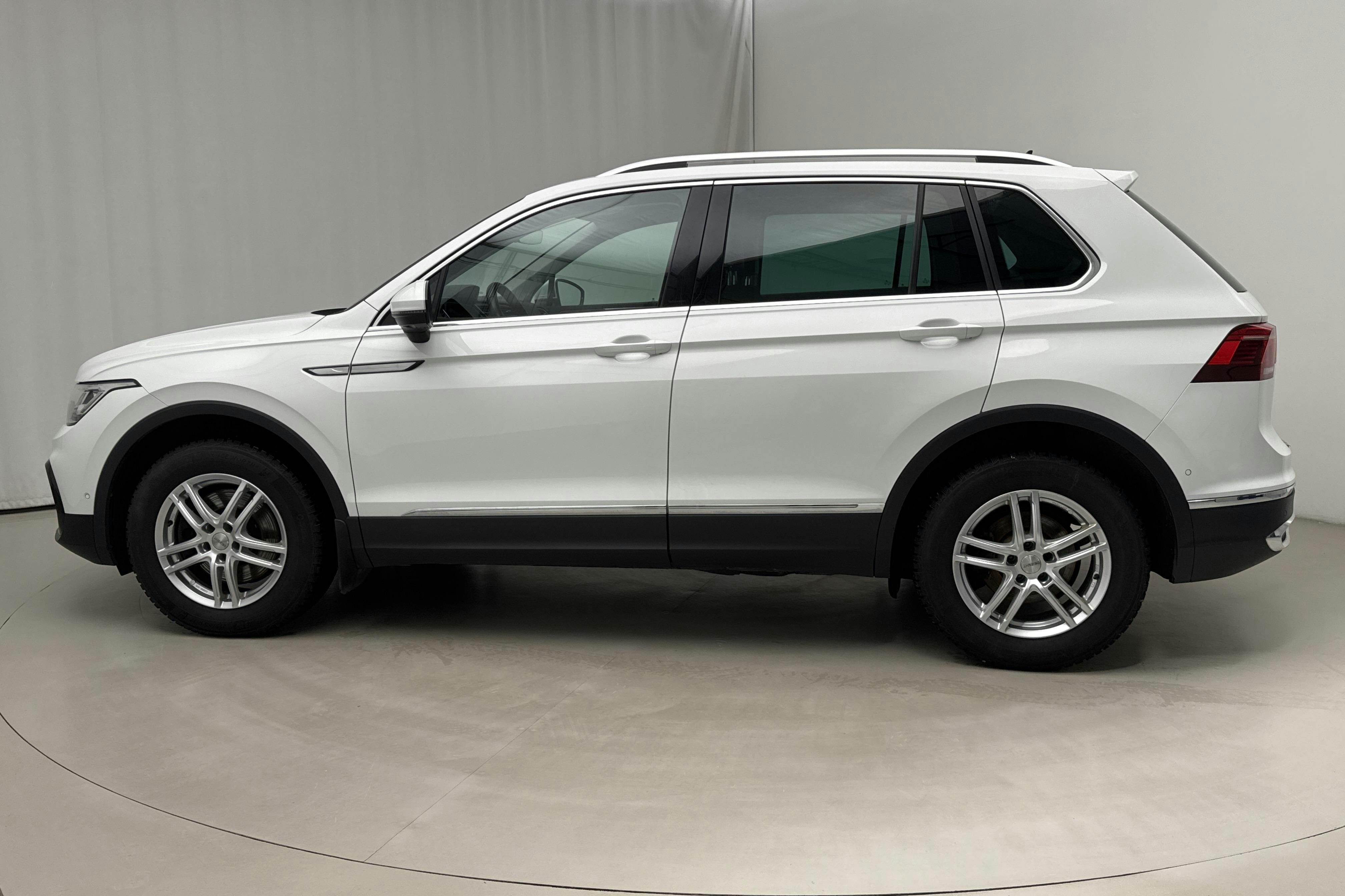 Esittelykuva 2 osoitteesta 18: VW Tiguan 2.0 TDI 4MOTION (200hk) - 64 080 km - Automaattinen - valkoinen - 2021
