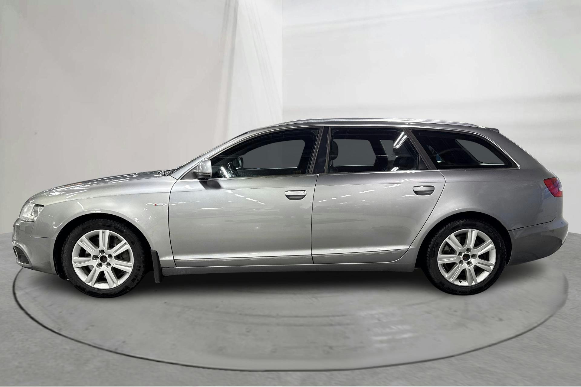 Presentationsfoto 2 av 12: Audi A6 3.0 TDI Avant quattro (240hk) - 29 421 mil - Automat - grå - 2011