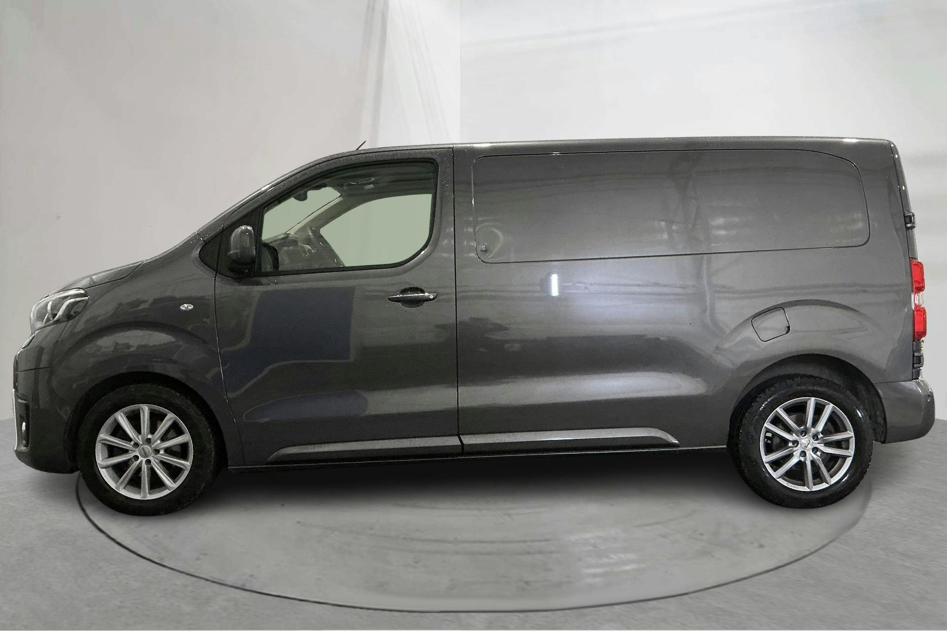 Presentationsfoto 2 av 14: Toyota PROACE 2.0D (120hk) - 24 521 mil - Automat - Dark Grey - 2021