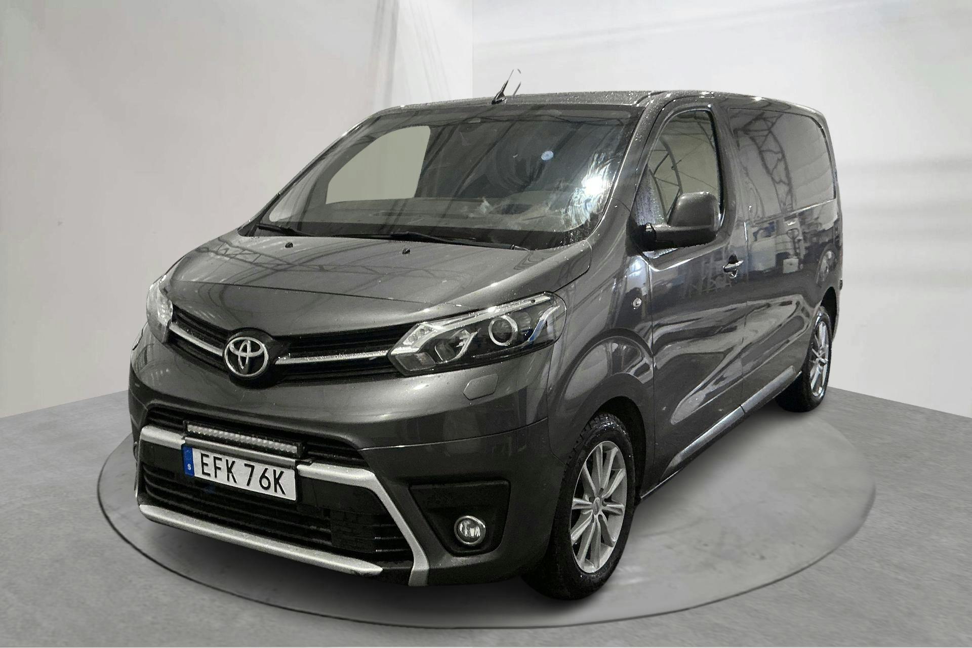 Presentationsfoto 1 av 14: Toyota PROACE 2.0D (120hk) - 24 521 mil - Automat - Dark Grey - 2021
