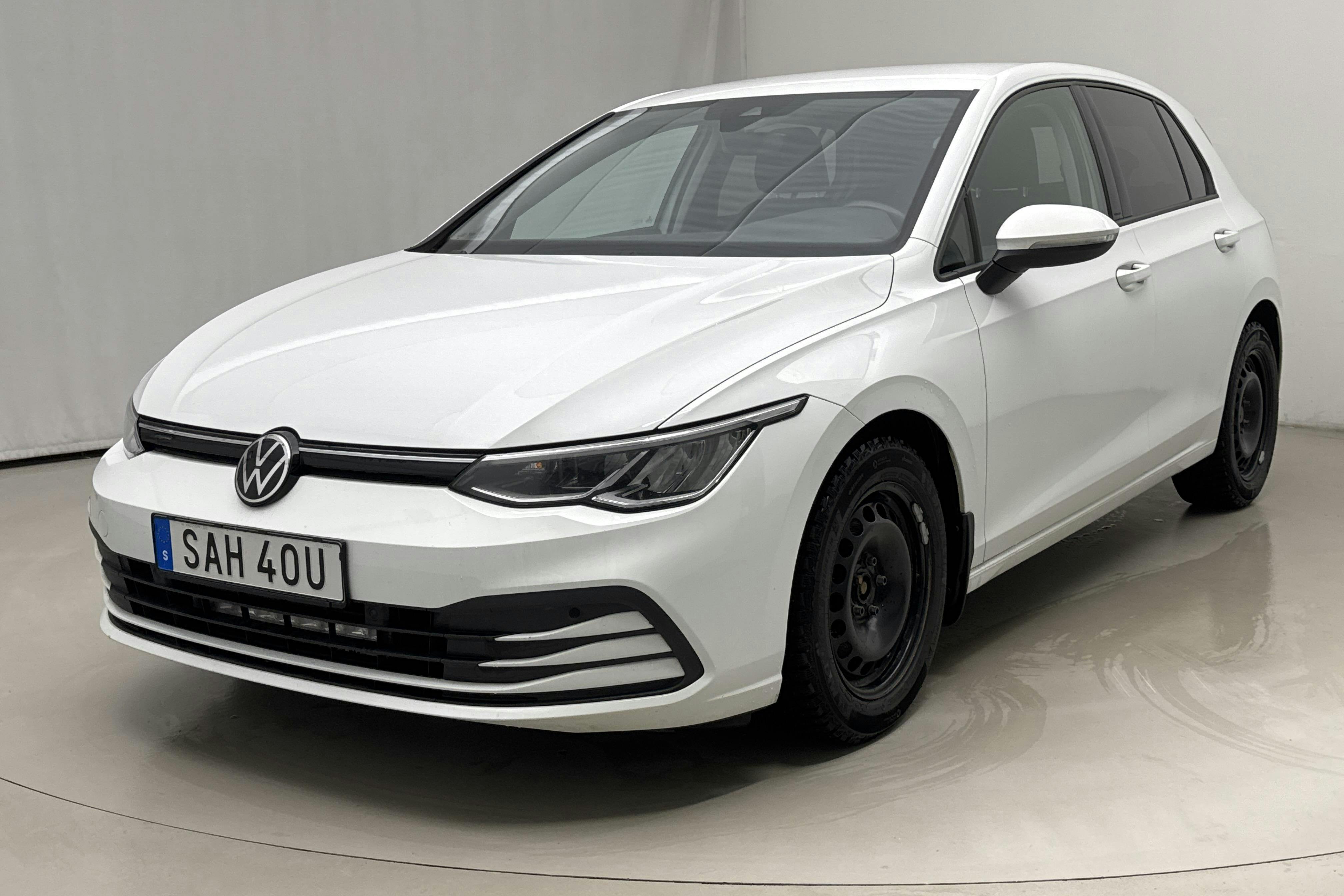 Esitlusfoto 1 aadressil 15: VW Golf VIII 1.0 TSI 5dr (110hk) - 149 200 km - Käsitsi - valge - 2023