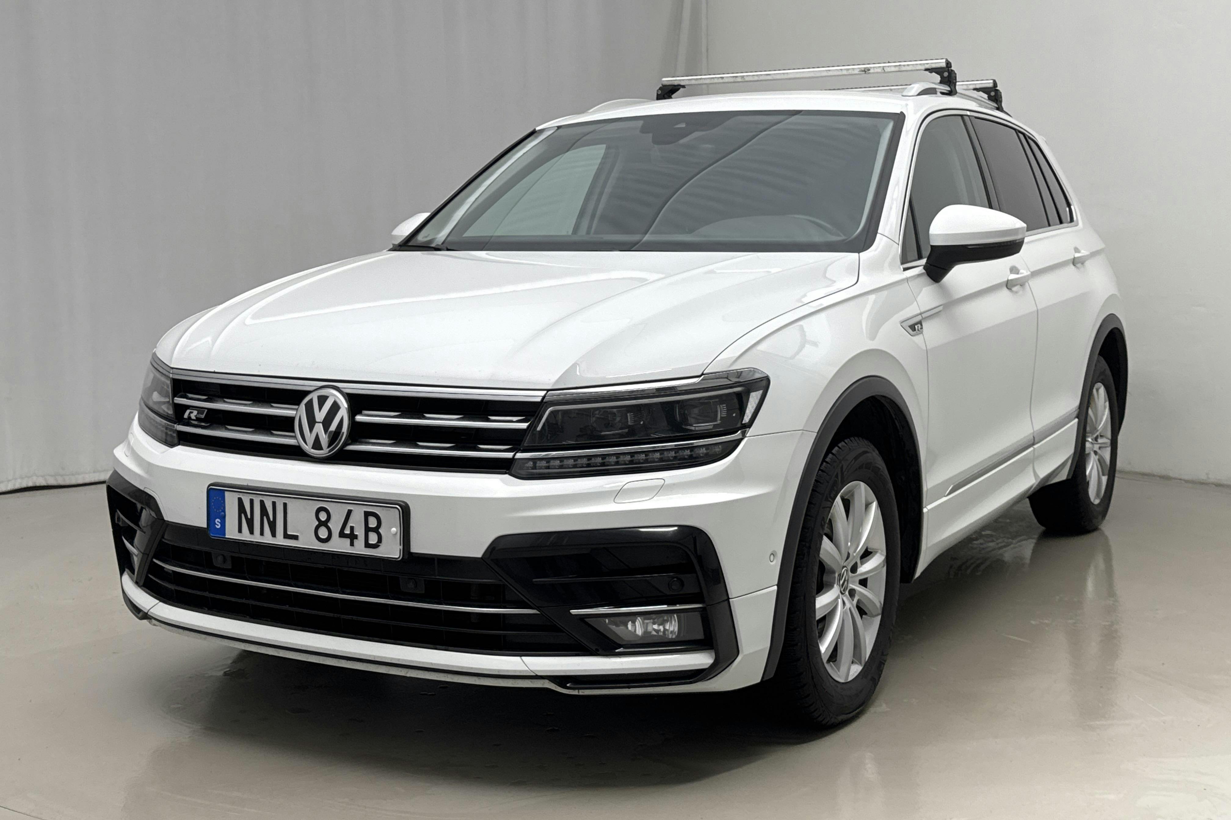 Presentationsfoto 1 av 23: VW Tiguan 2.0 TDI 4MOTION (190hk) - 18 550 mil - Automat - vit - 2020