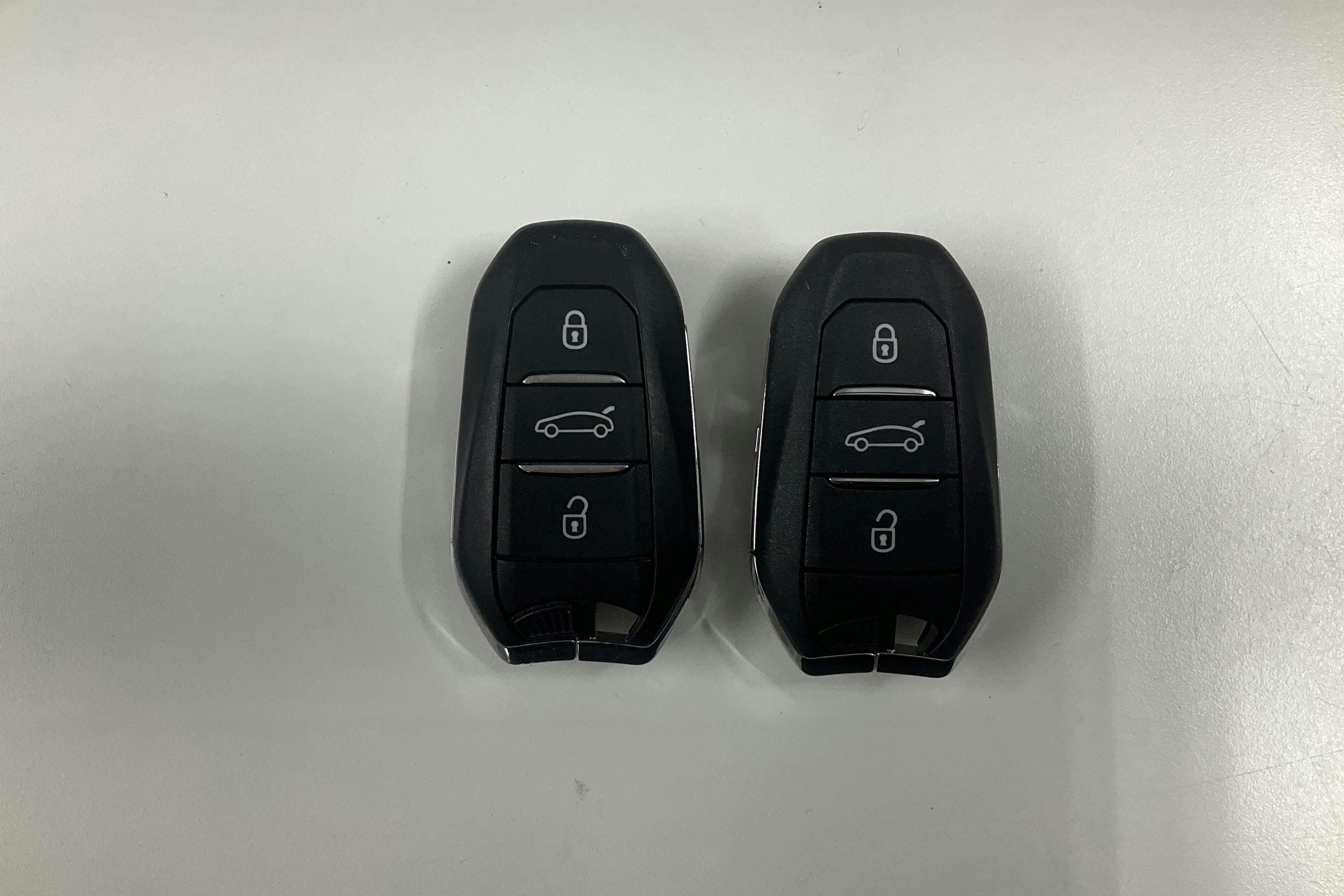 Presentationsfoto 22 av 22: DS DS7 Crossback PureTech (180hk) - 5 282 mil - Automat - vit - 2022