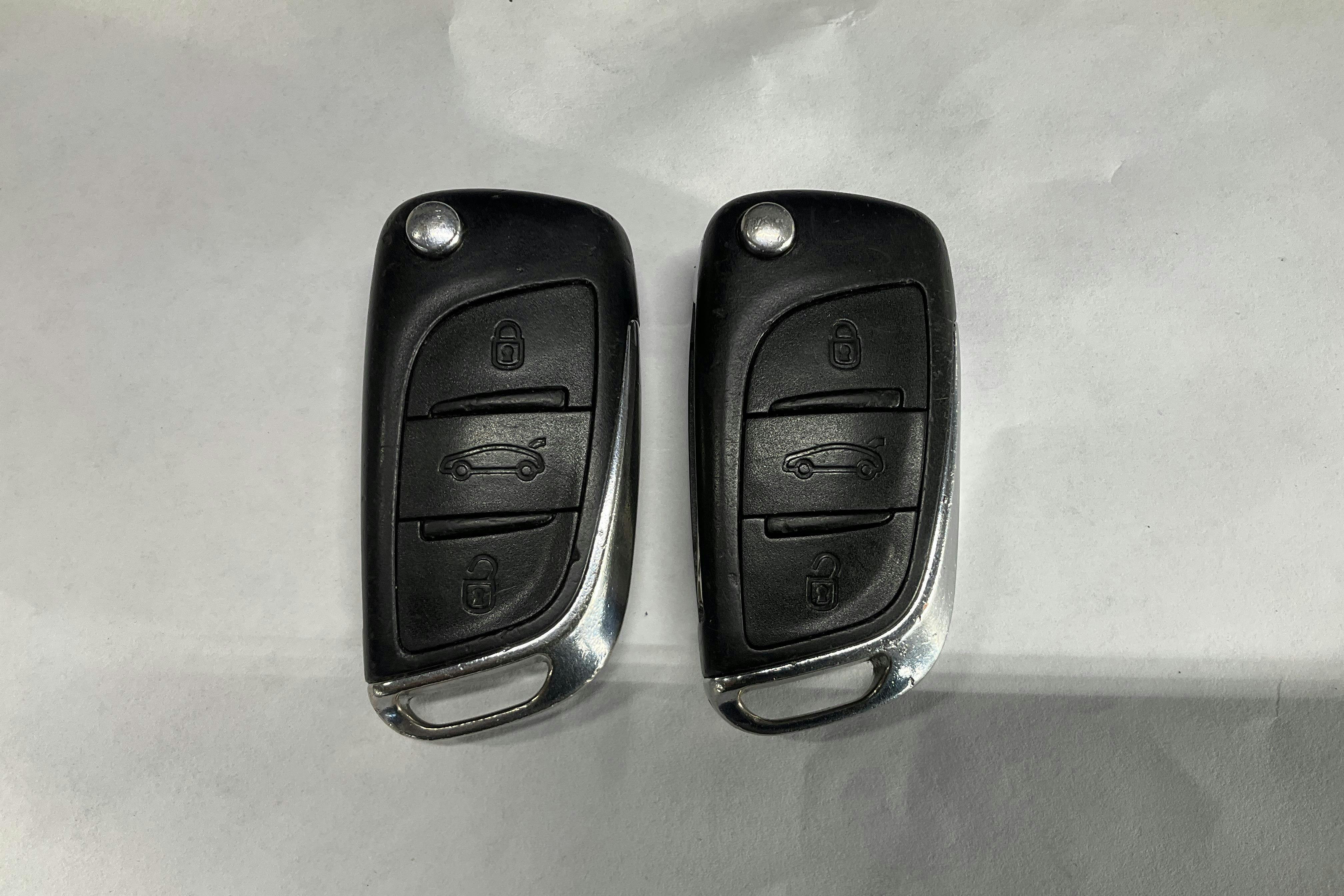 Presentationsfoto 13 av 13: Citroën C4 1.6 HDi (110hk) - 13 739 mil - Manuell - svart - 2012