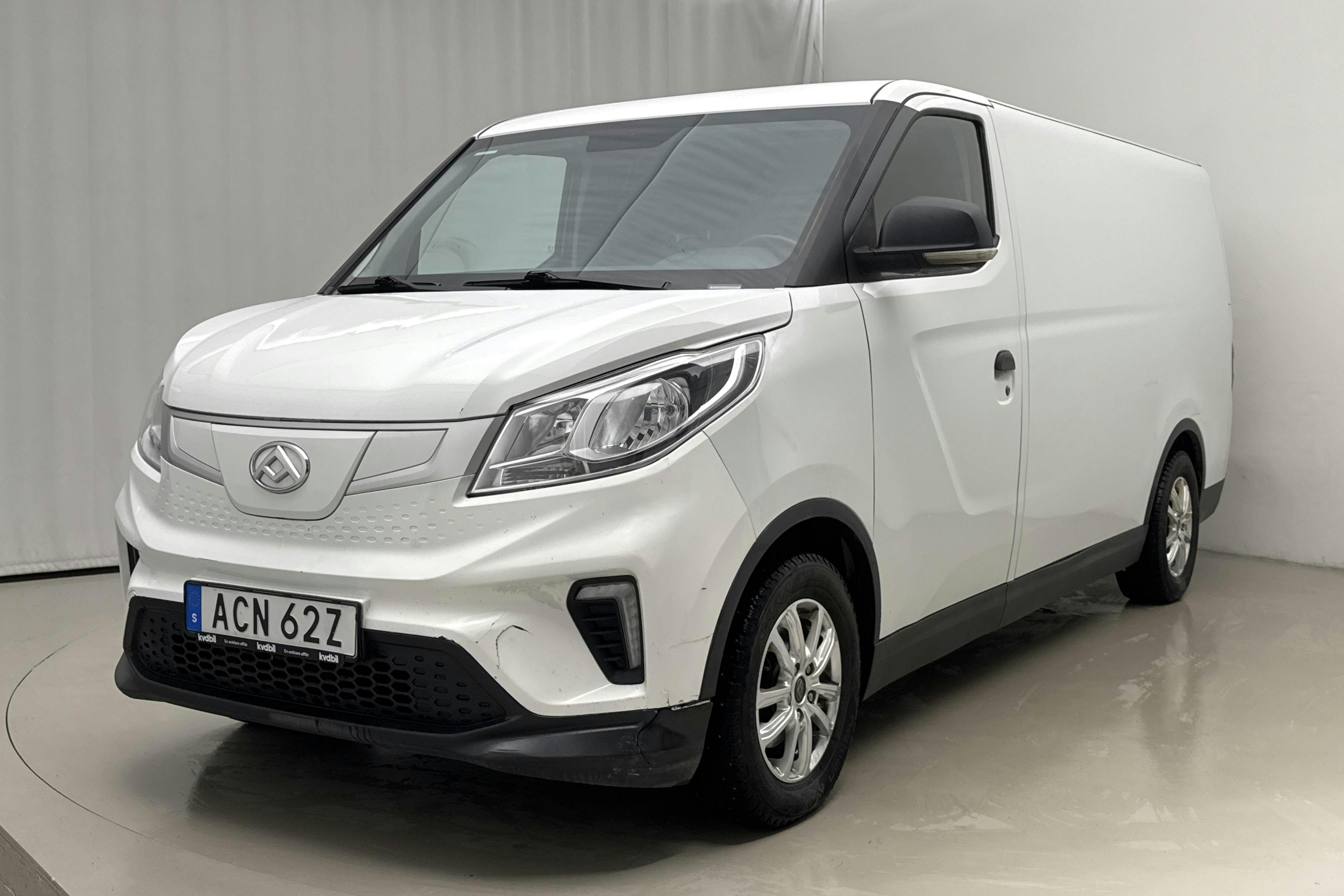 Presentation photo 1 of 18: Maxus e-Deliver 3 52.5kWh (122hk) - 110 540 km - Automatic - white - 2021