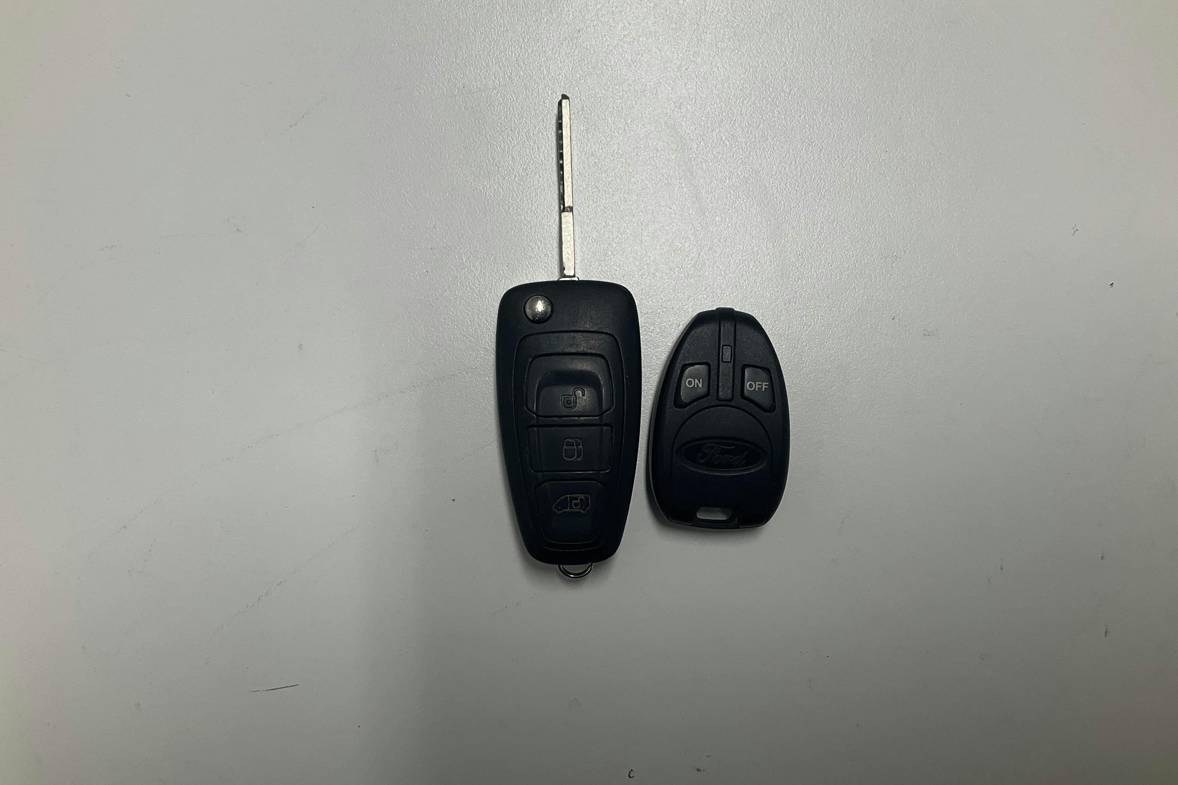 Presentationsfoto 14 av 14: Ford Transit Custom 300 MHEV (130hk) - 9 867 mil - Manuell - vit - 2021