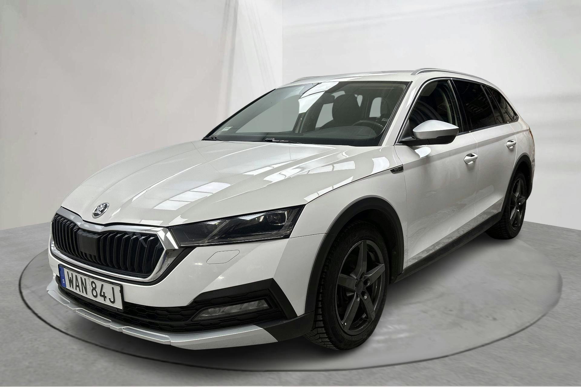 Esittelykuva 1 osoitteesta 16: Skoda Octavia Scout 2.0 TDI 4X4 (150hk) - 191 740 km - Automaattinen - valkoinen - 2023