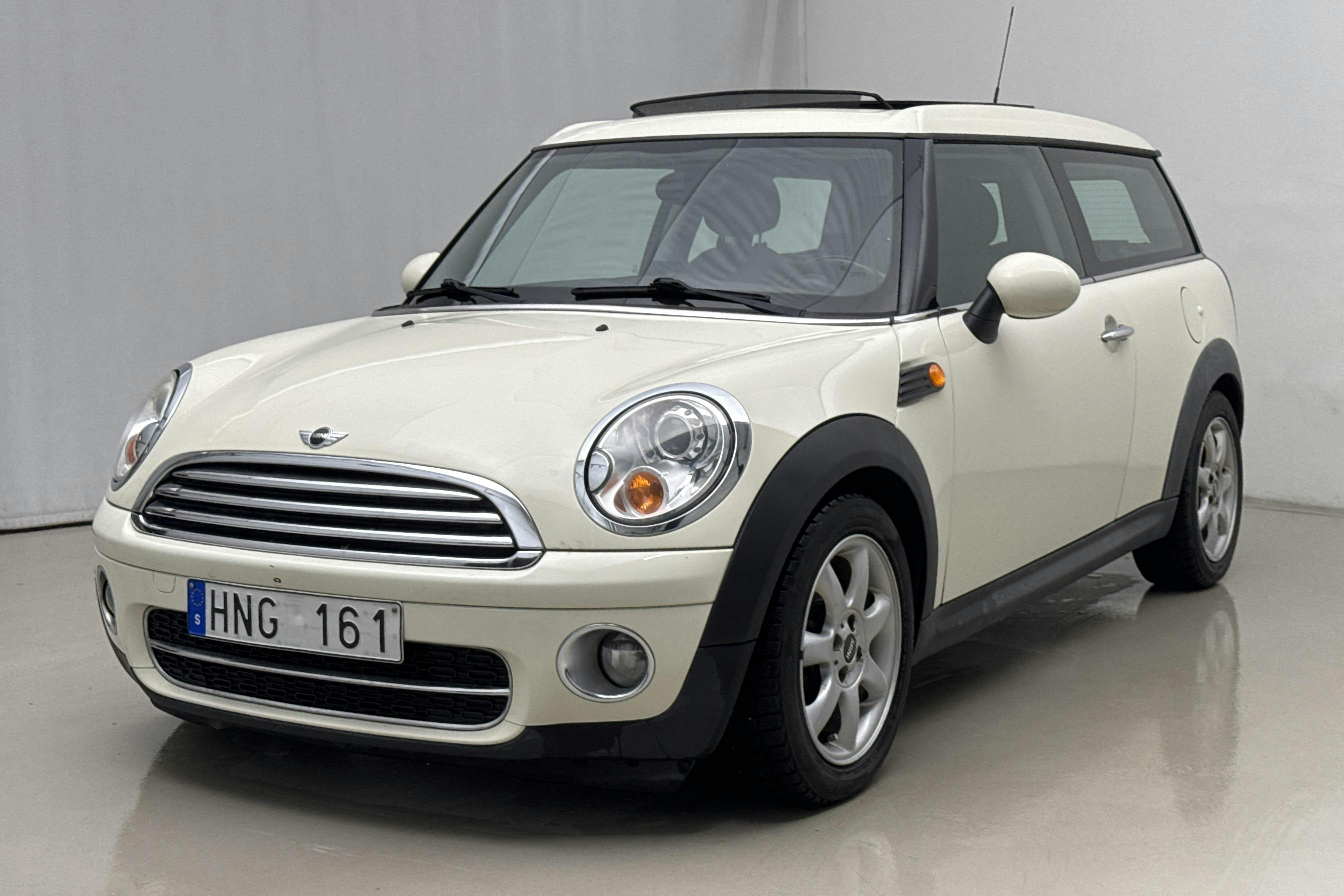 Presentationsfoto 1 av 22: MINI Cooper Clubman D 1.6 (110hk) - 12 963 mil - Manuell - vit - 2008
