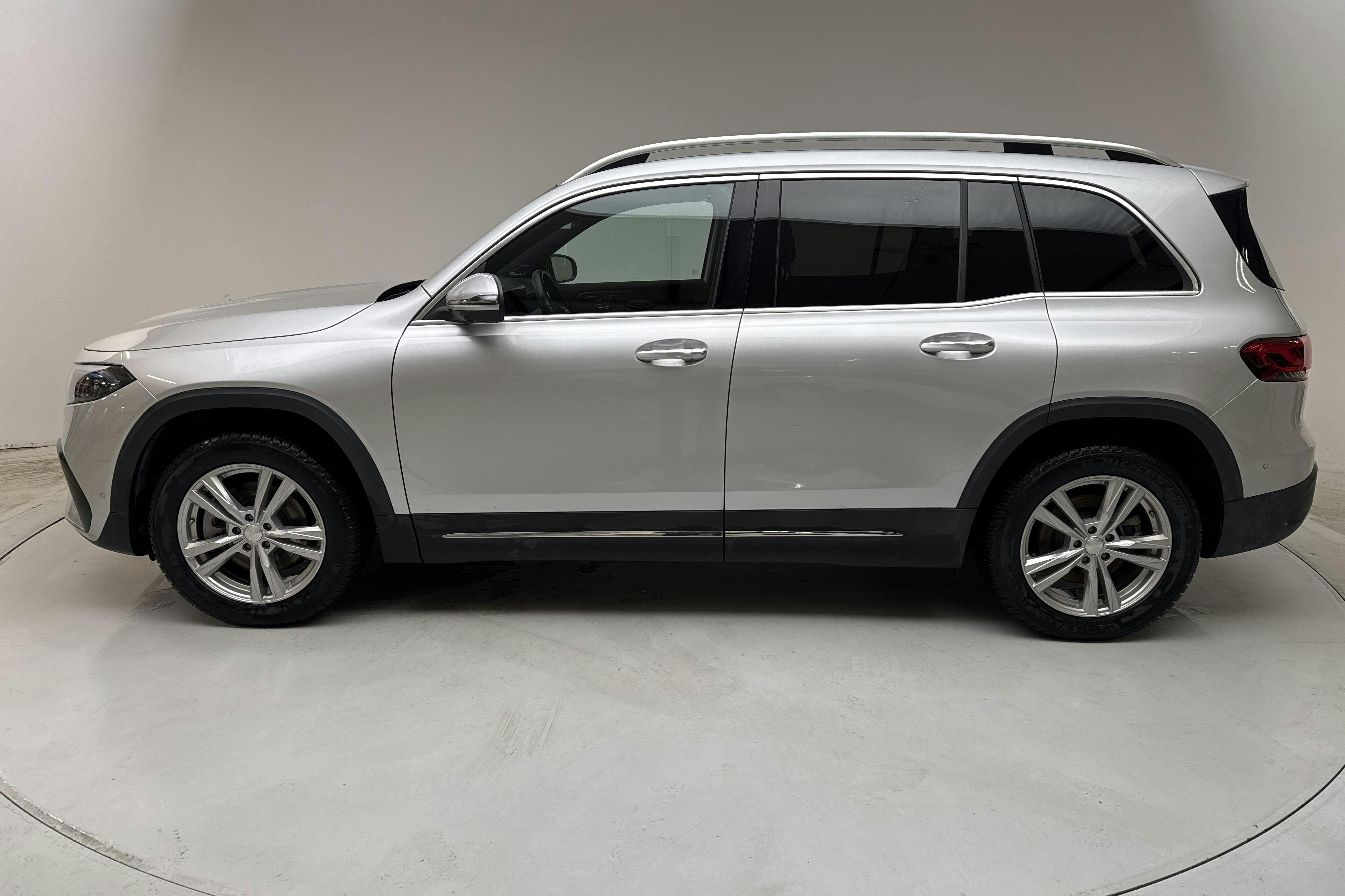 Presentationsfoto 2 av 20: Mercedes EQB 300 4MATIC X243 (228hk) - 3 856 mil - Automat - silver - 2024
