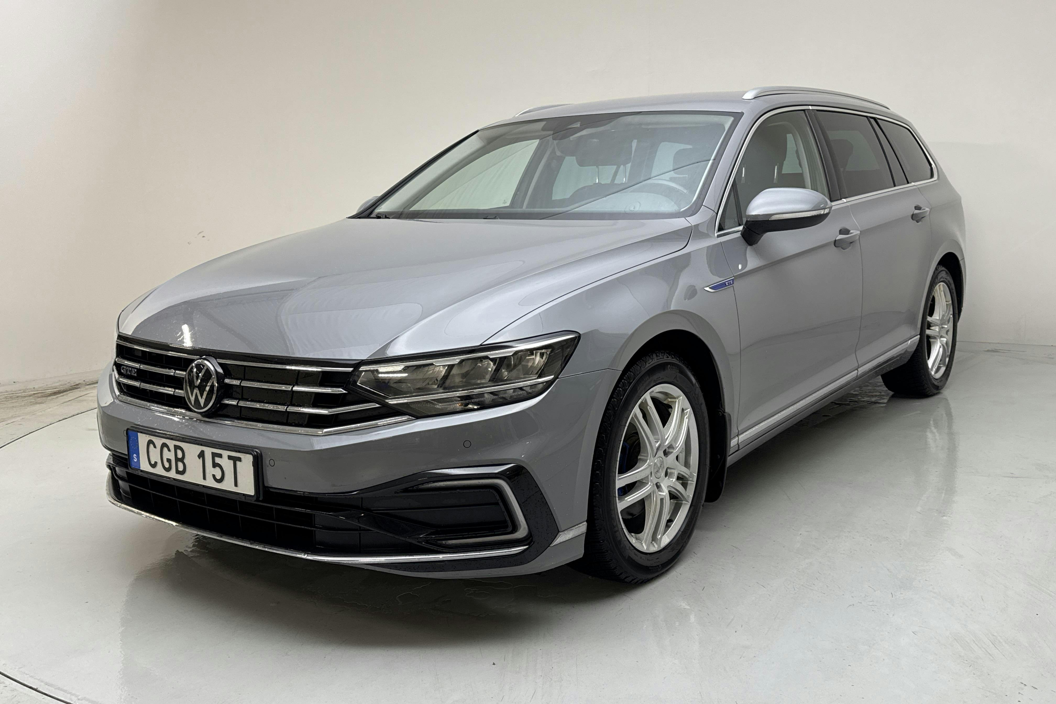 Presentationsfoto 1 av 17: VW Passat 1.4 GTE Sportscombi (218hk) - 14 247 mil - Automat - grå - 2022
