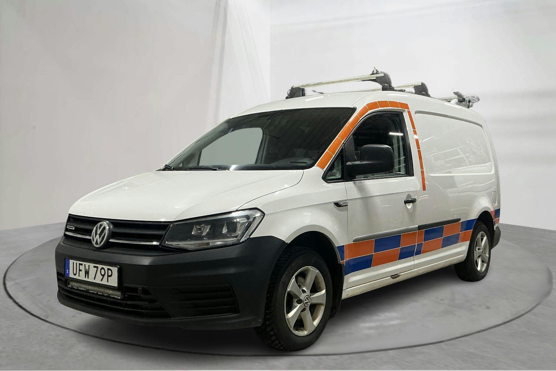 Presentationsfoto 1 av 16: VW Caddy 1.4 TGI Maxi Skåp (110hk) - 15 749 mil - Automat - vit - 2019