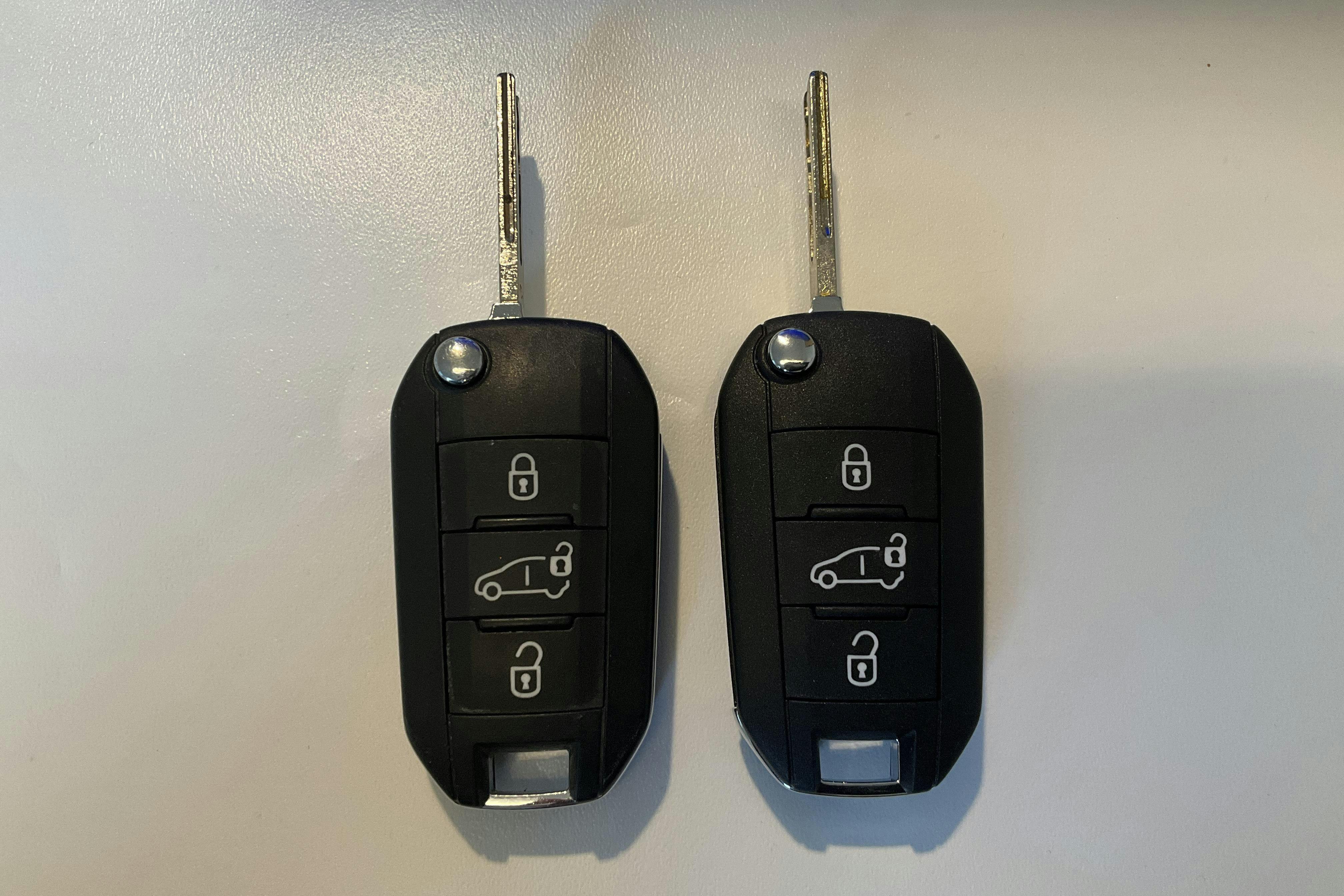 Presentation photo 15 of 15: Peugeot e-Expert Skåp 75kWh (136hk) - 12 730 km - Automatic - white - 2022