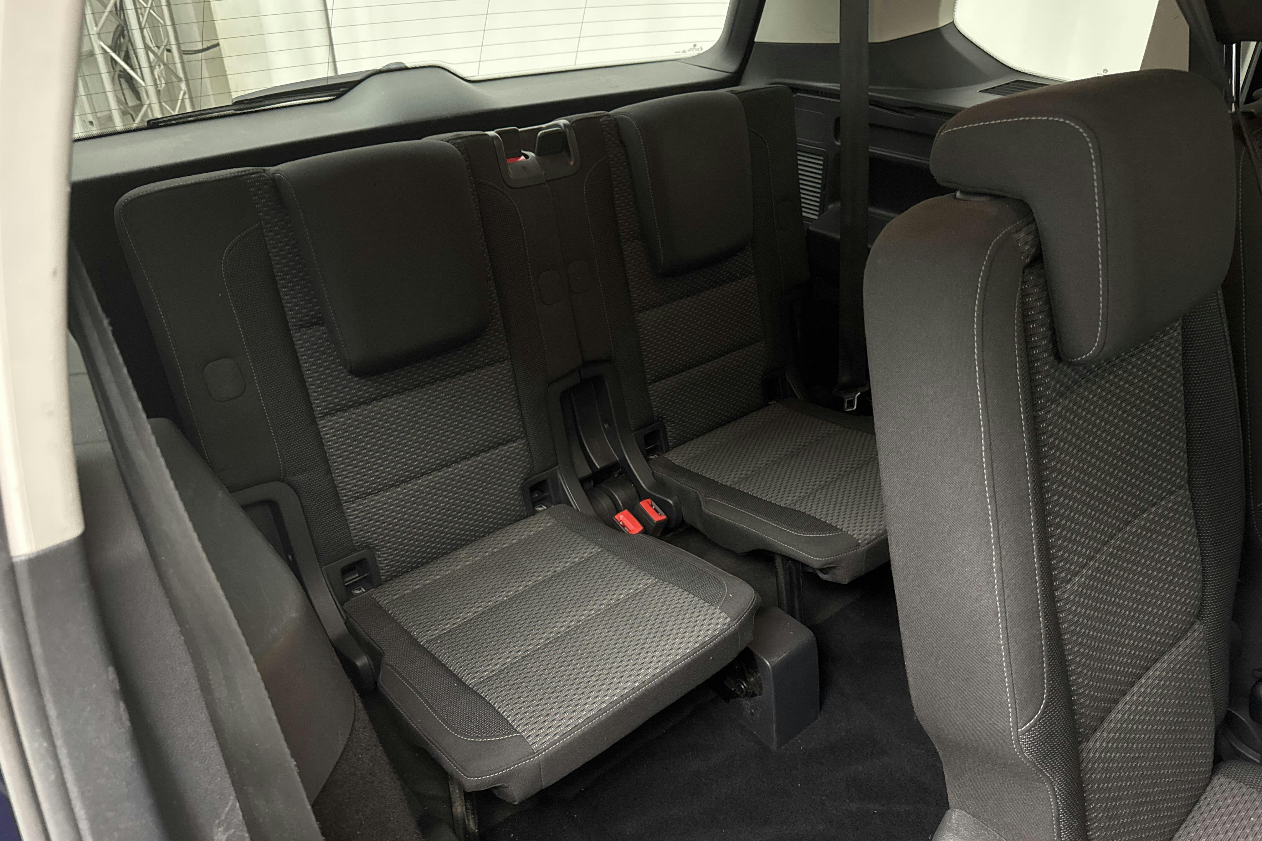 Presentationsfoto 21 av 21: VW Touran 1.4 TSI (150hk) - 18 758 mil - Manuell - Dark Blue - 2016