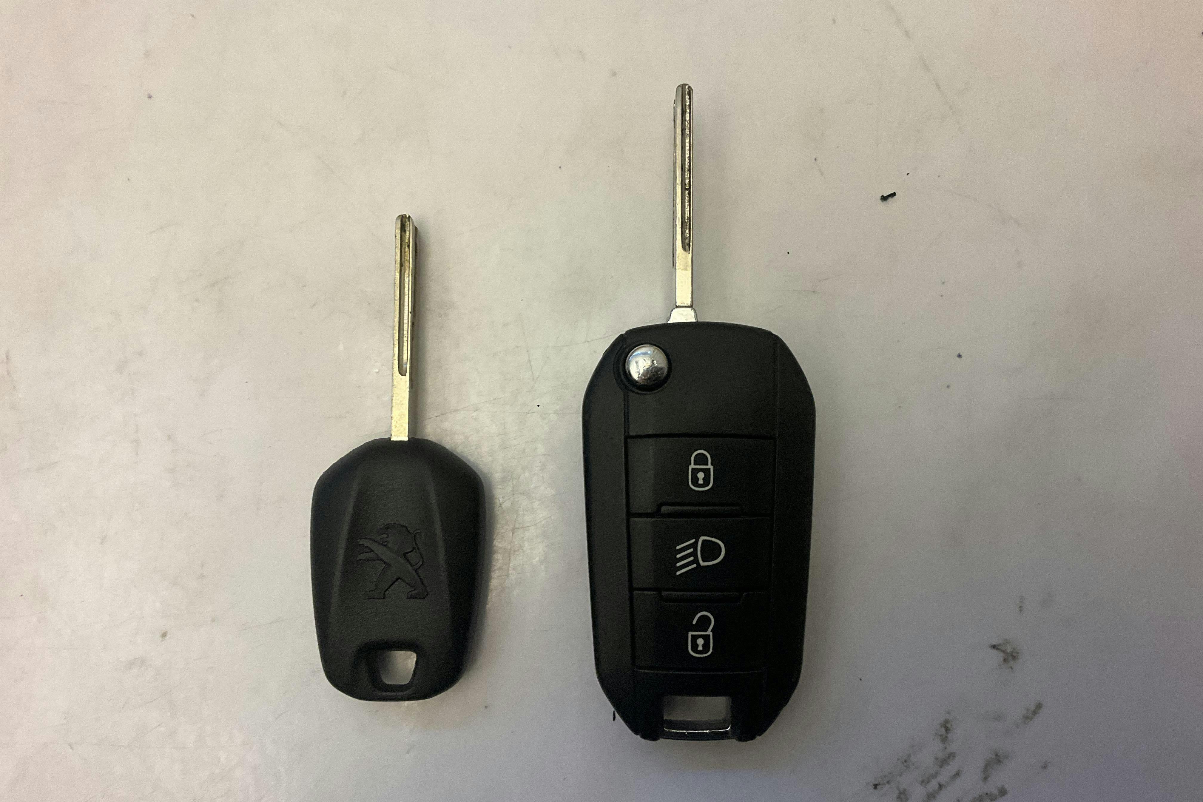 Presentationsfoto 15 av 15: Peugeot 308 1.6 Turbo (125hk) - 9 579 mil - Manuell - svart - 2014