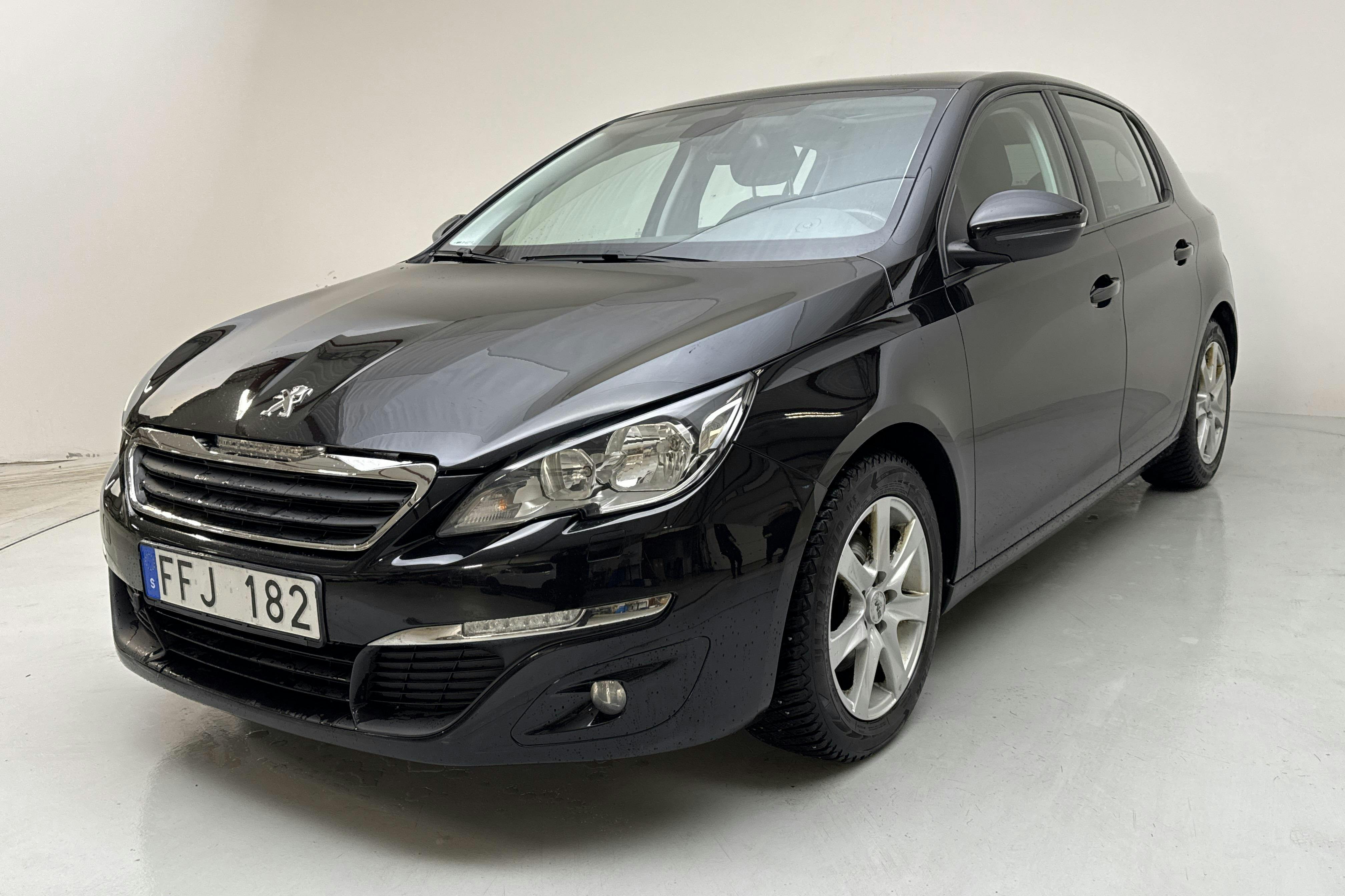 Presentationsfoto 1 av 15: Peugeot 308 1.6 Turbo (125hk) - 9 579 mil - Manuell - svart - 2014