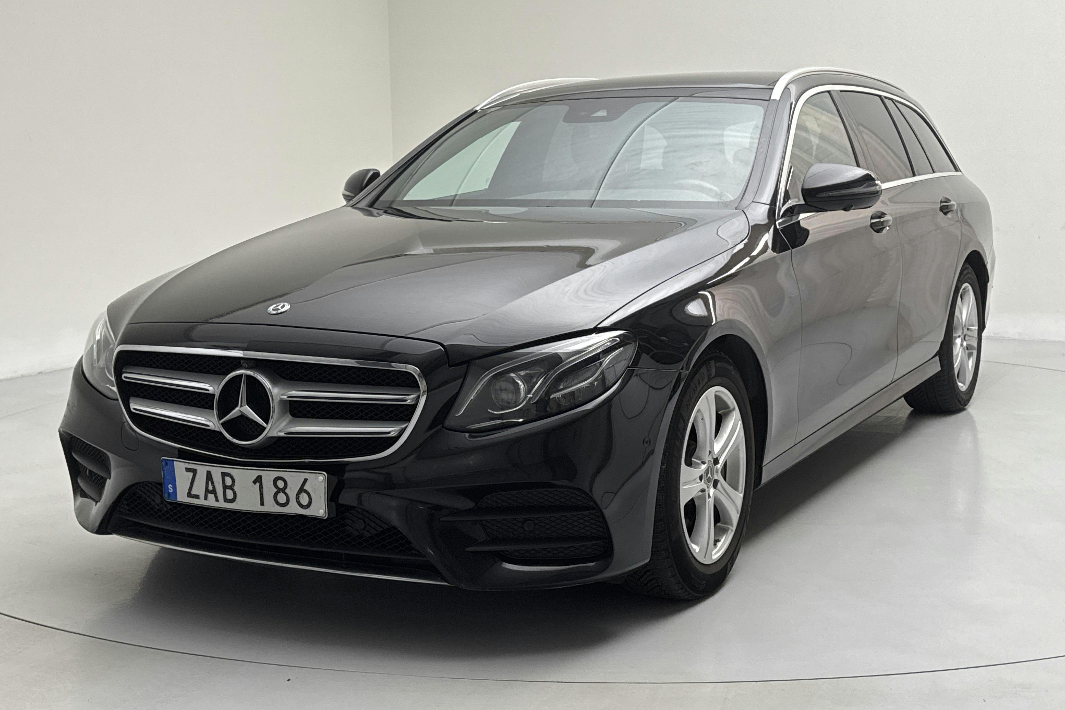 Esitlusfoto 1 aadressil 17: Mercedes E 220 d 4MATIC Kombi S213 (194hk) - 208 930 km - Automaatne - must - 2018