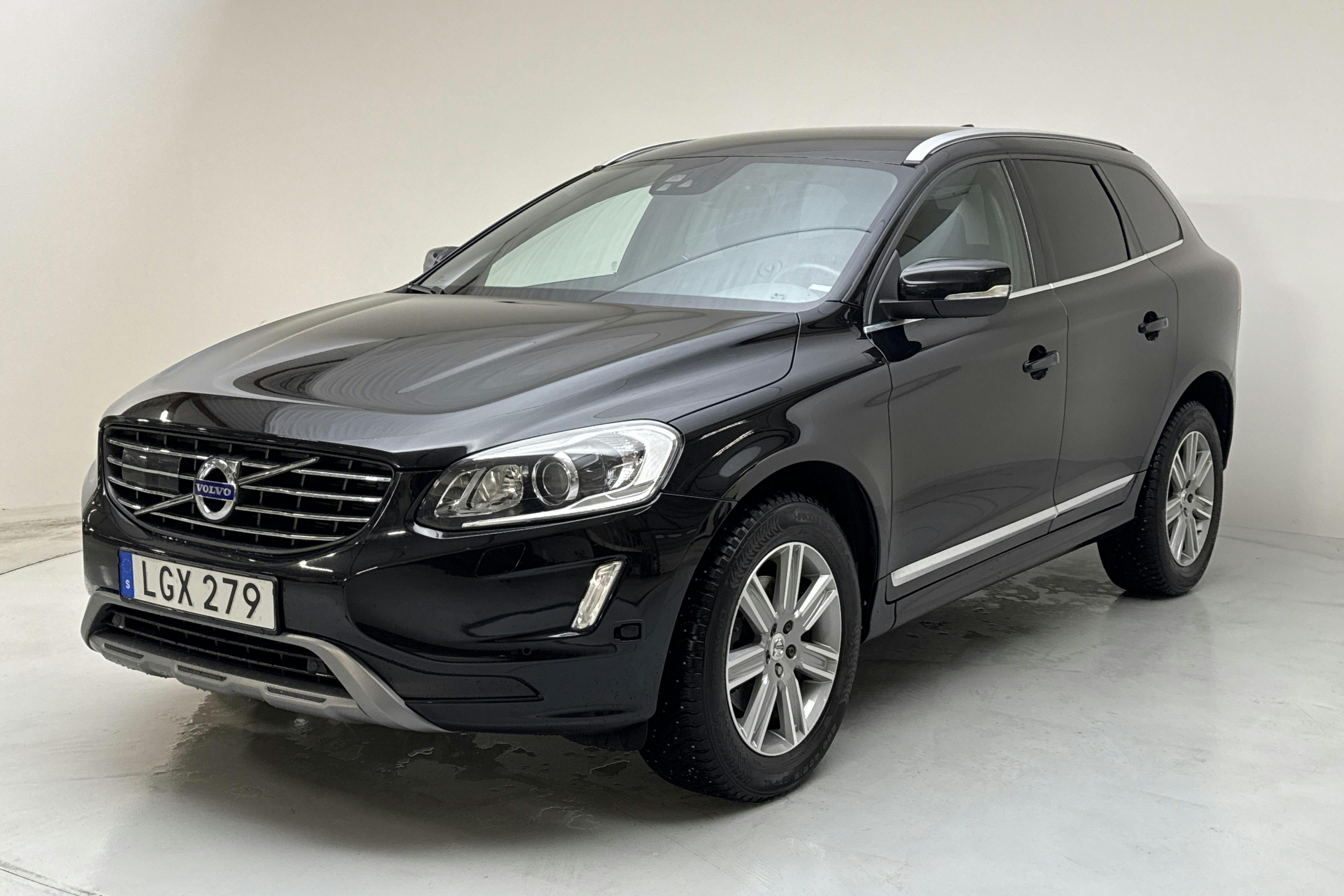 Esitlusfoto 1 aadressil 18: Volvo XC60 D3 2WD (150hk) - 126 860 km - Automaatne - must - 2016