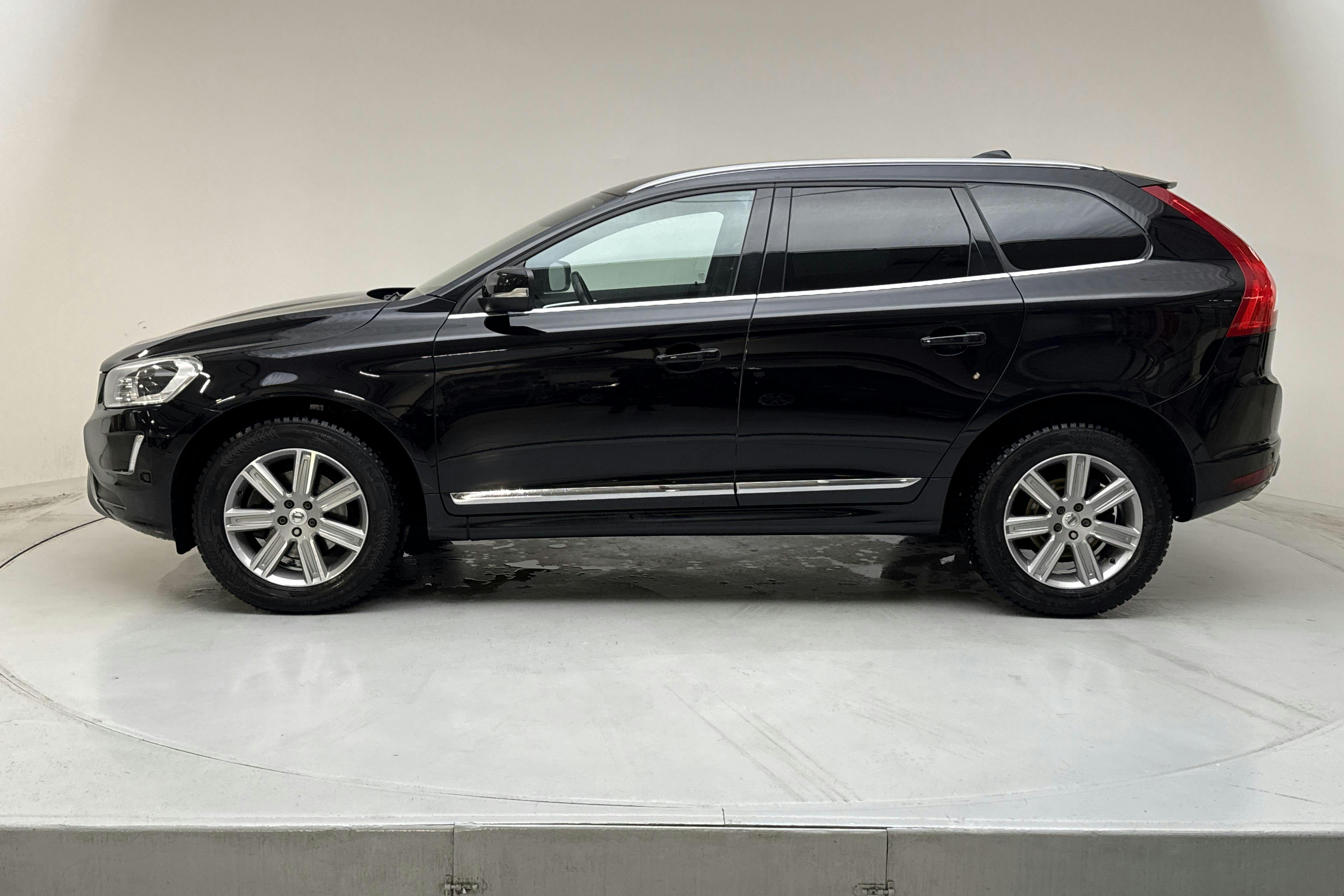 Esitlusfoto 2 aadressil 18: Volvo XC60 D3 2WD (150hk) - 126 860 km - Automaatne - must - 2016