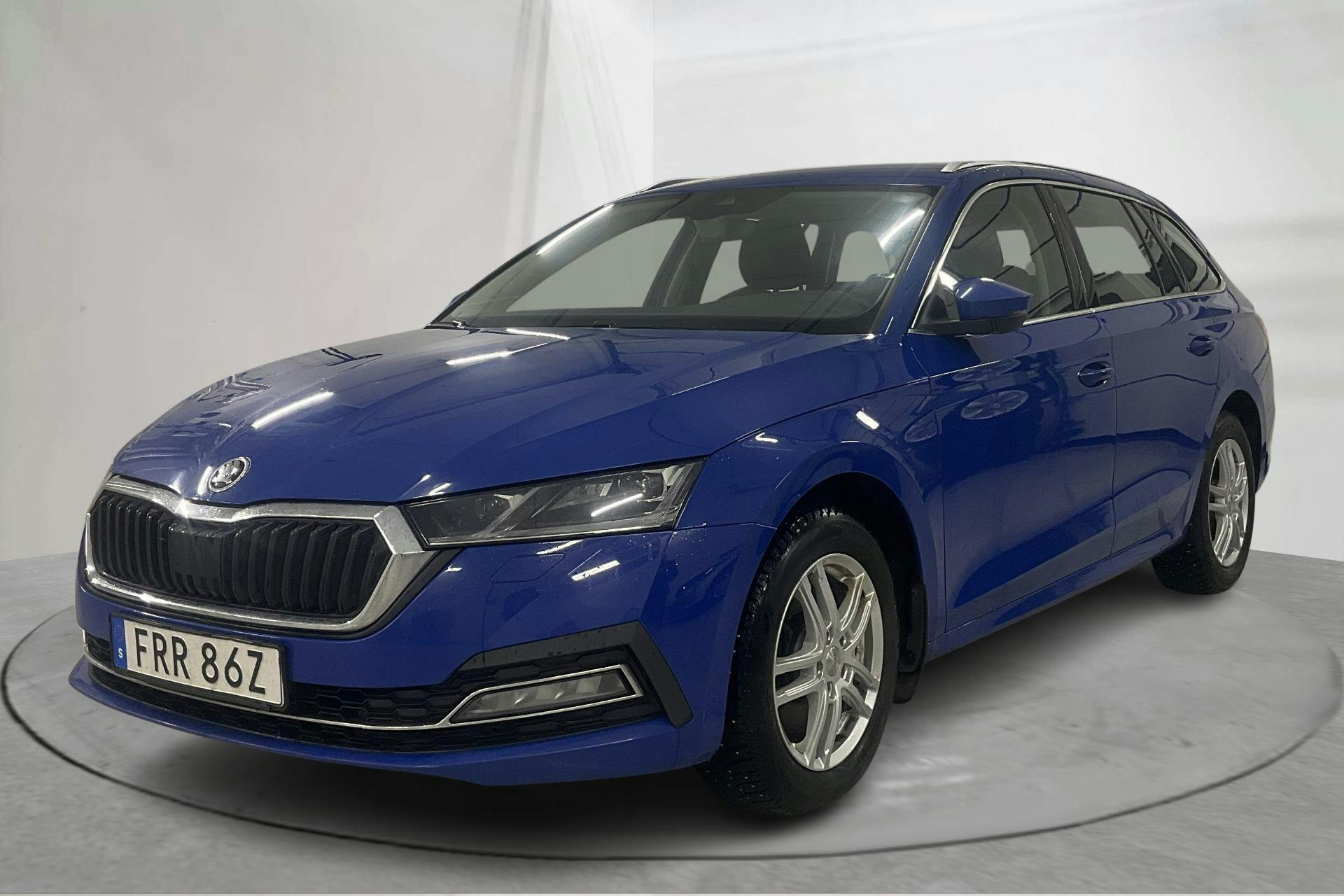 Esitlusfoto 1 aadressil 18: Skoda Octavia 2.0 TDI Combi 4x4 (150hk) - 125 320 km - Automaatne - sinine - 2022