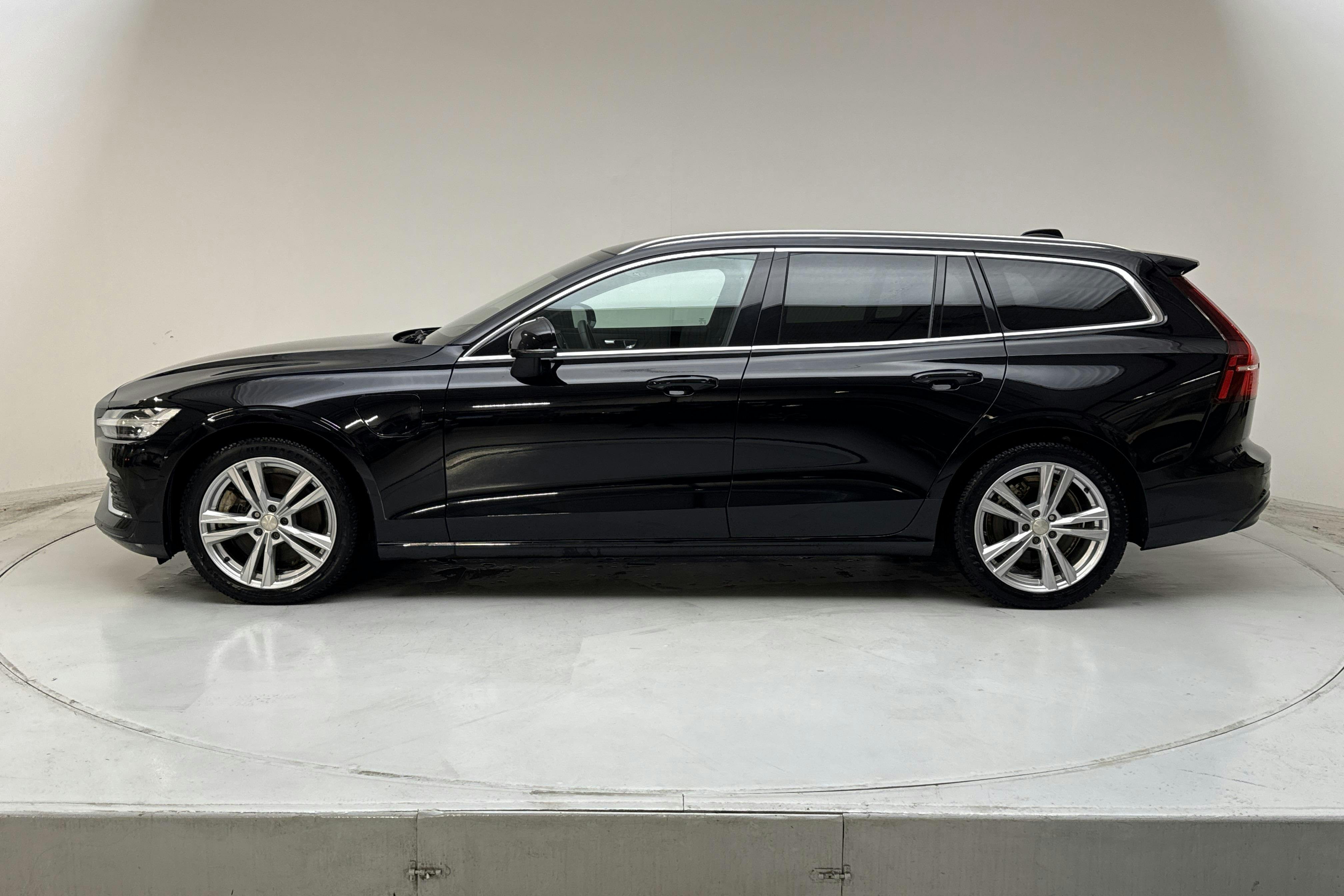 Presentation photo 2 of 20: Volvo V60 T6 AWD Recharge (350hk) - 98 000 km - Automatic - black - 2023