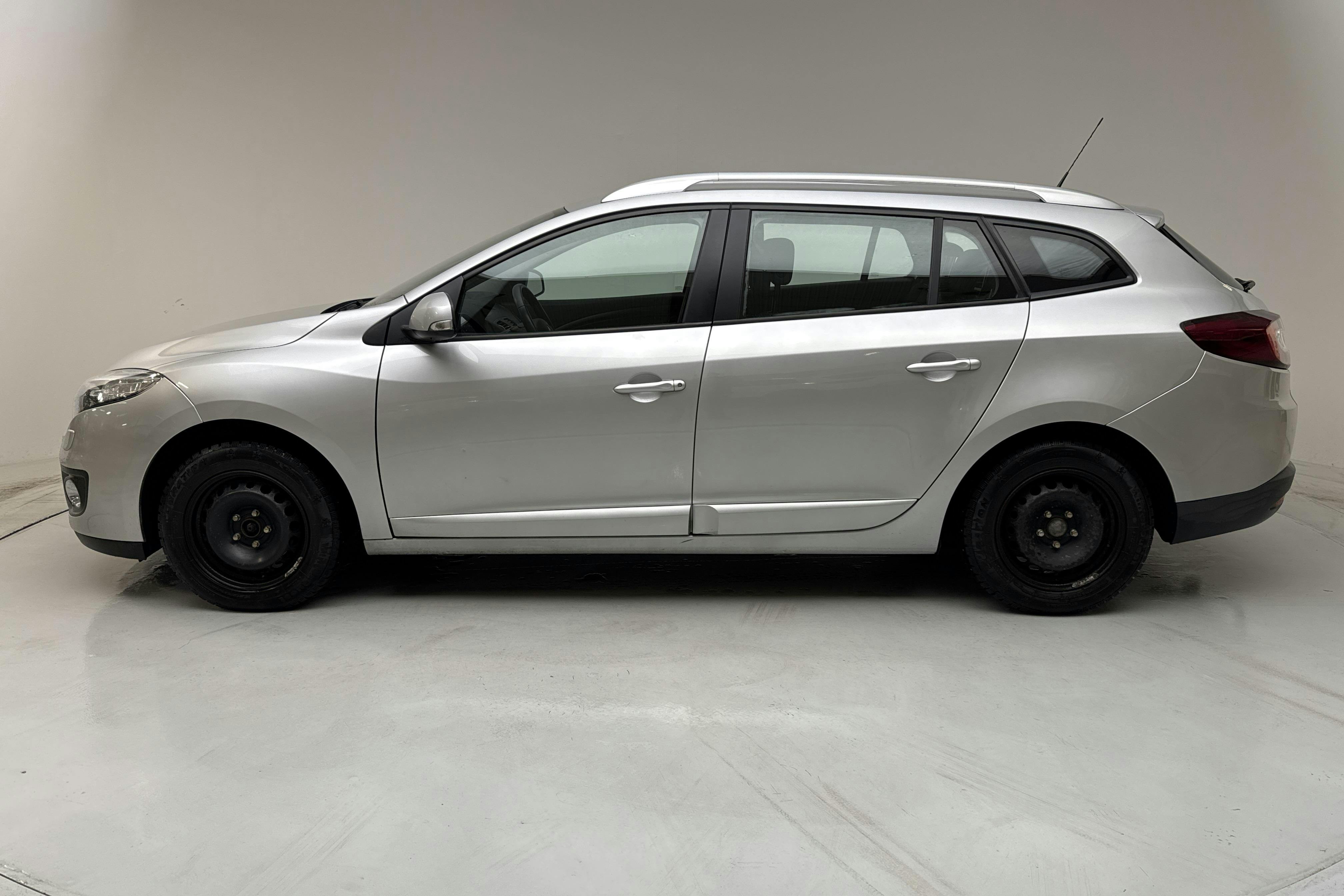 Presentationsfoto 2 av 12: Renault Mégane Phas III 1.5 dCi Sports Tourer (110hk) - 16 021 mil - Automat - silver - 2012