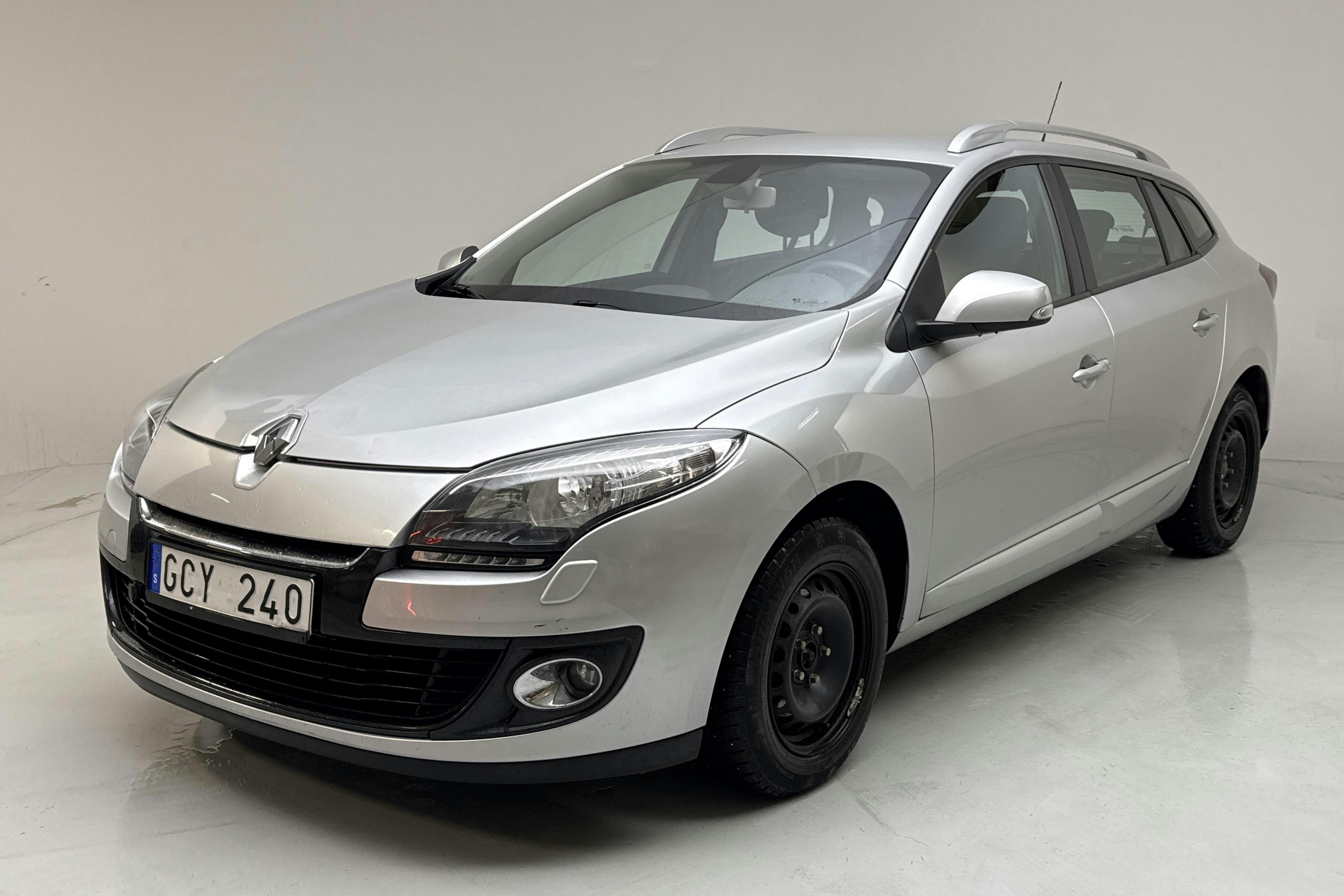 Presentationsfoto 1 av 12: Renault Mégane Phas III 1.5 dCi Sports Tourer (110hk) - 16 021 mil - Automat - silver - 2012