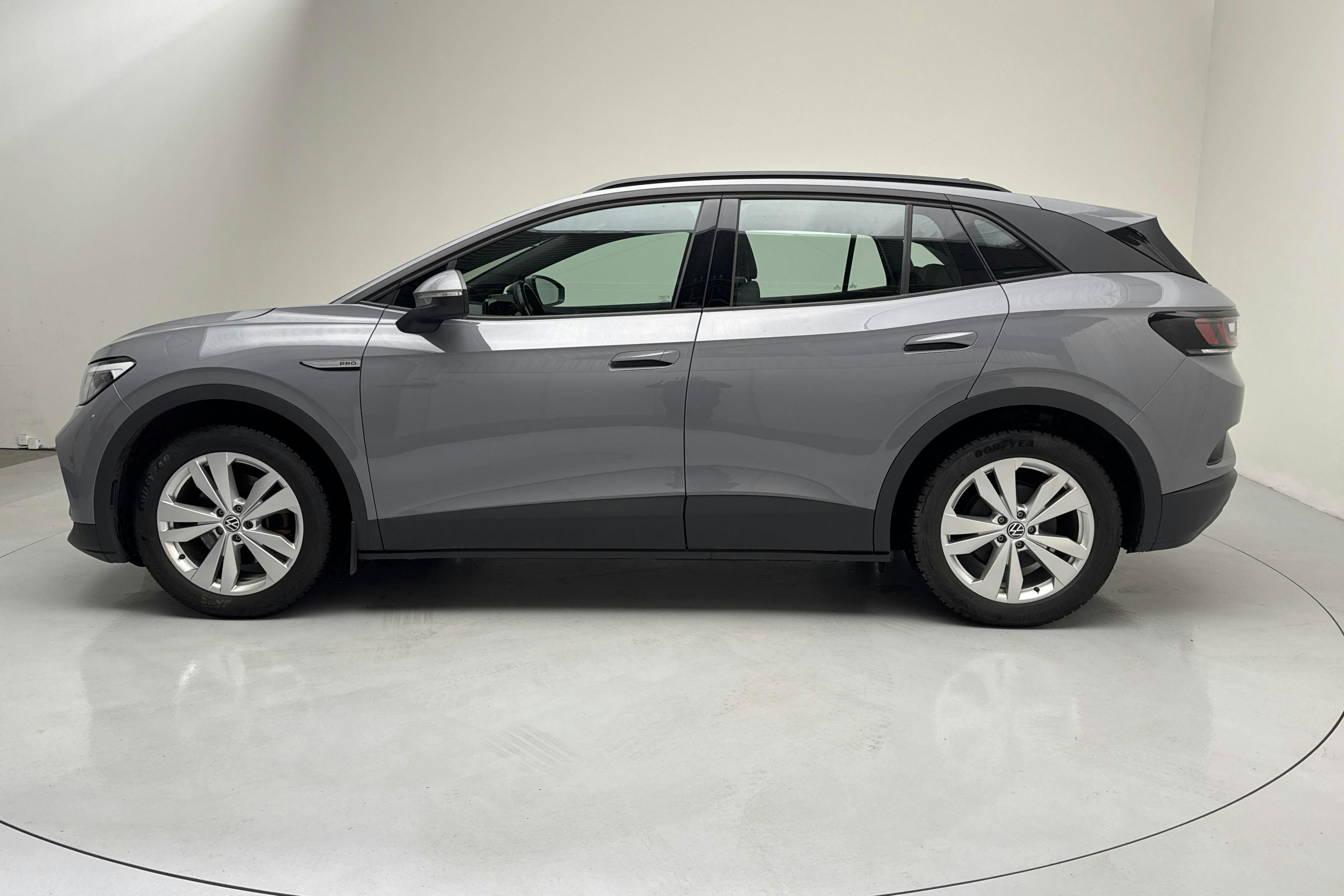 Presentationsfoto 2 av 16: VW ID.4 77kWh (204hk) - 13 128 mil - Automat - grå - 2022