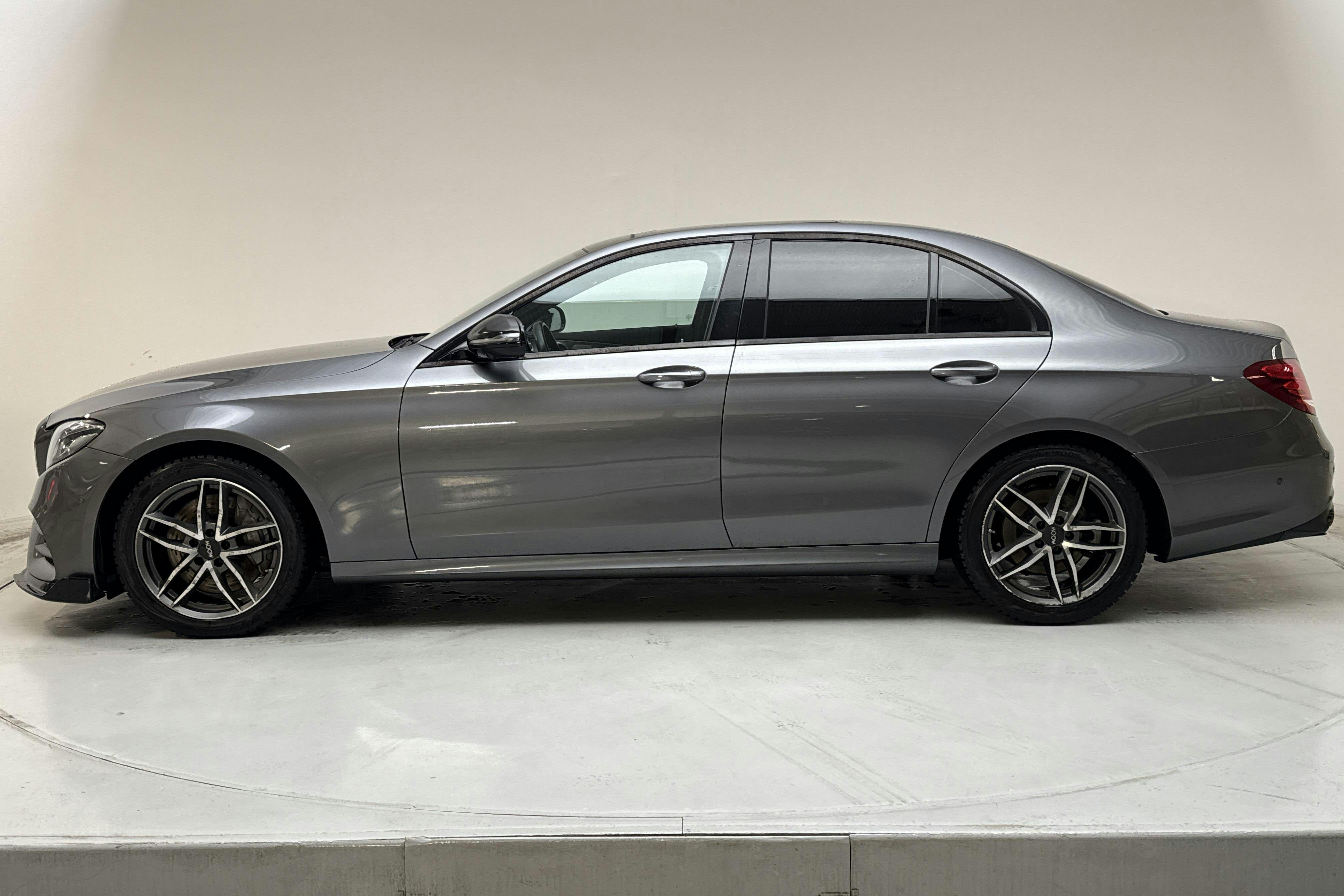 Presentation photo 2 of 21: MB MERCEDES-BENZ - 177 480 km - Automatic - gray - 2018
