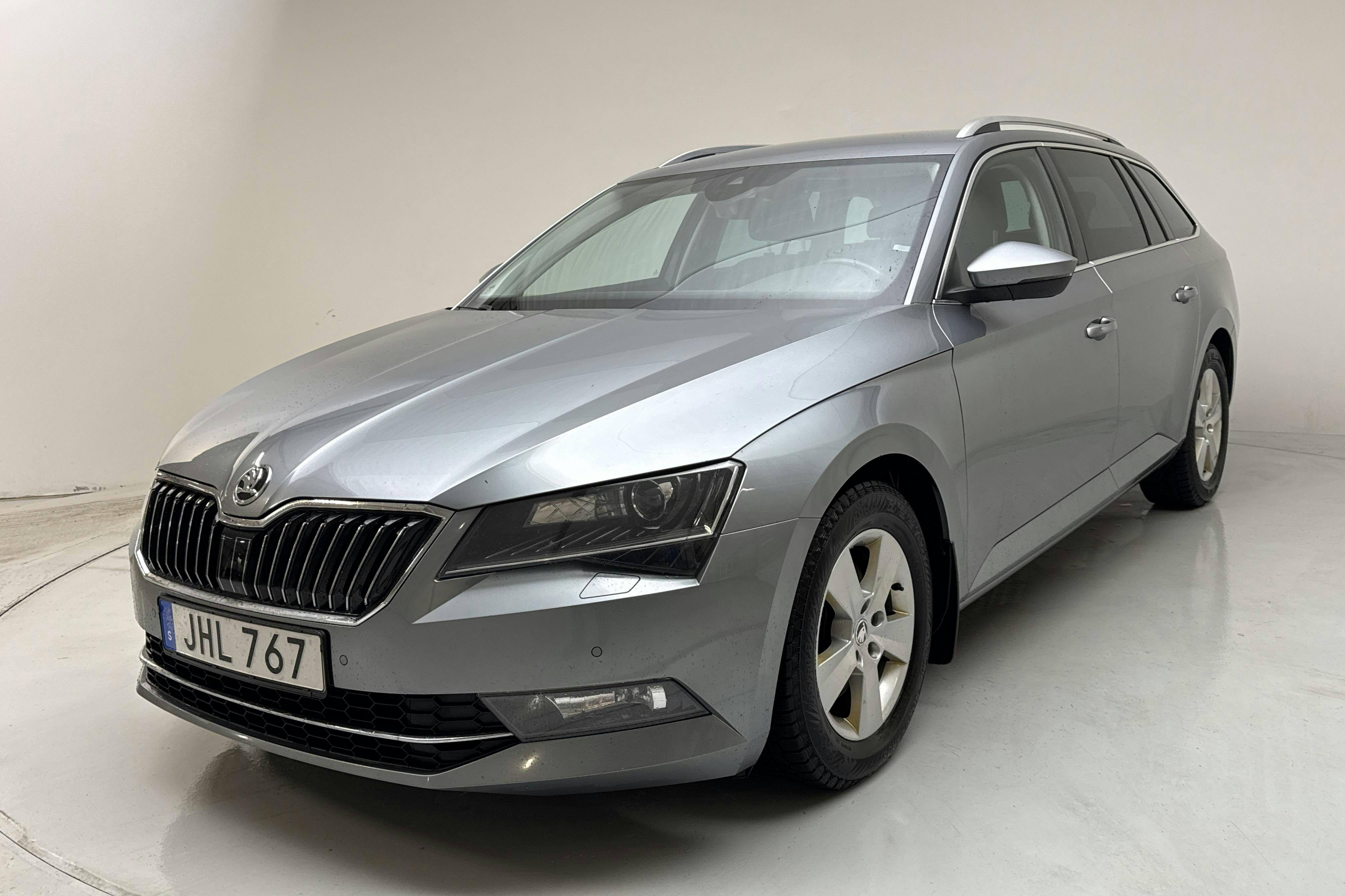 Presentation photo 1 of 14: Skoda Superb 2.0 TDI 4x4 Kombi (190hk) - 195 860 km - Automatic - gray - 2017