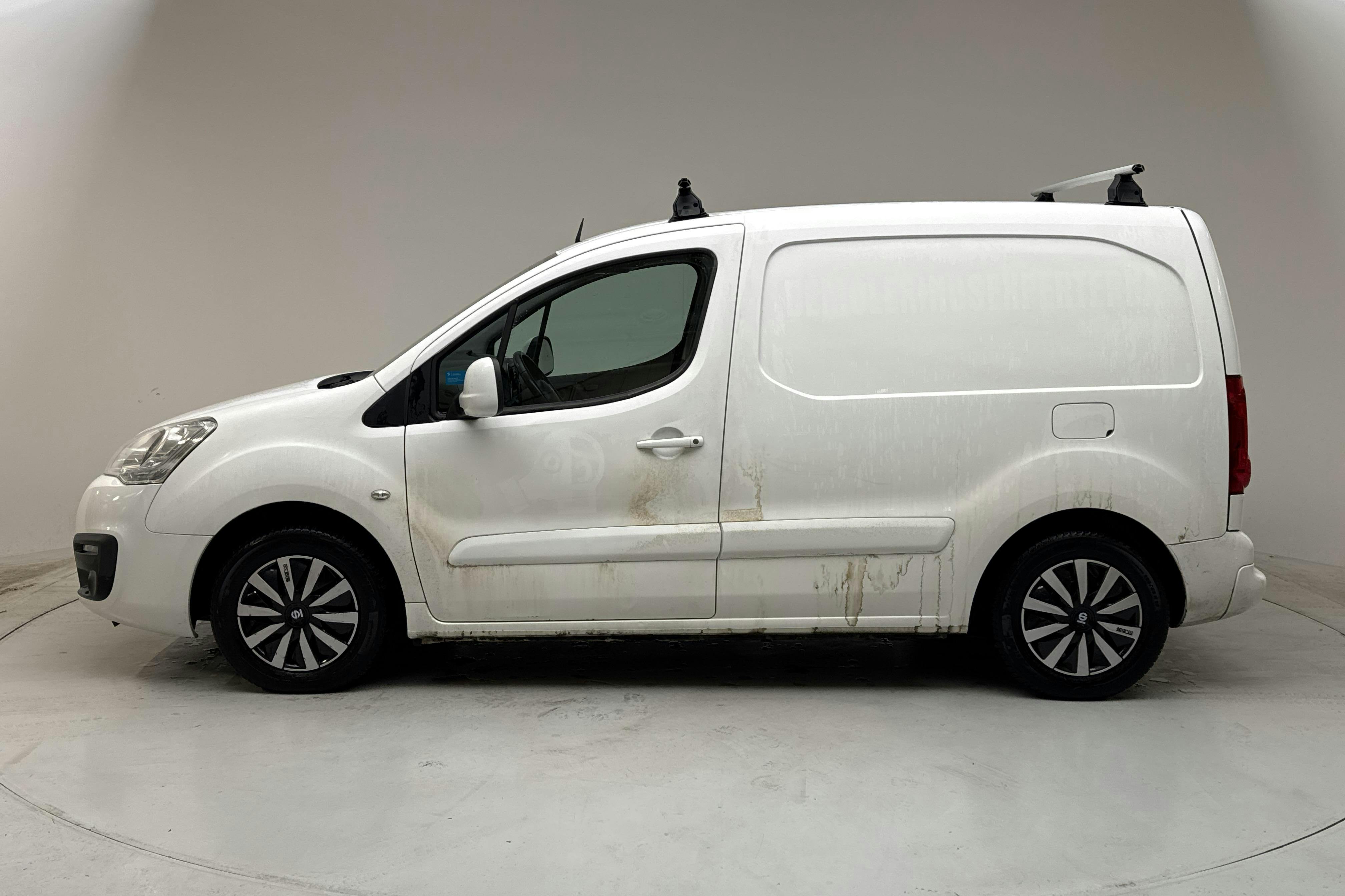 Presentation photo 2 of 13: Peugeot Partner 1.6 HDI Skåp (75hk) - 212 750 km - Manual - white - 2016