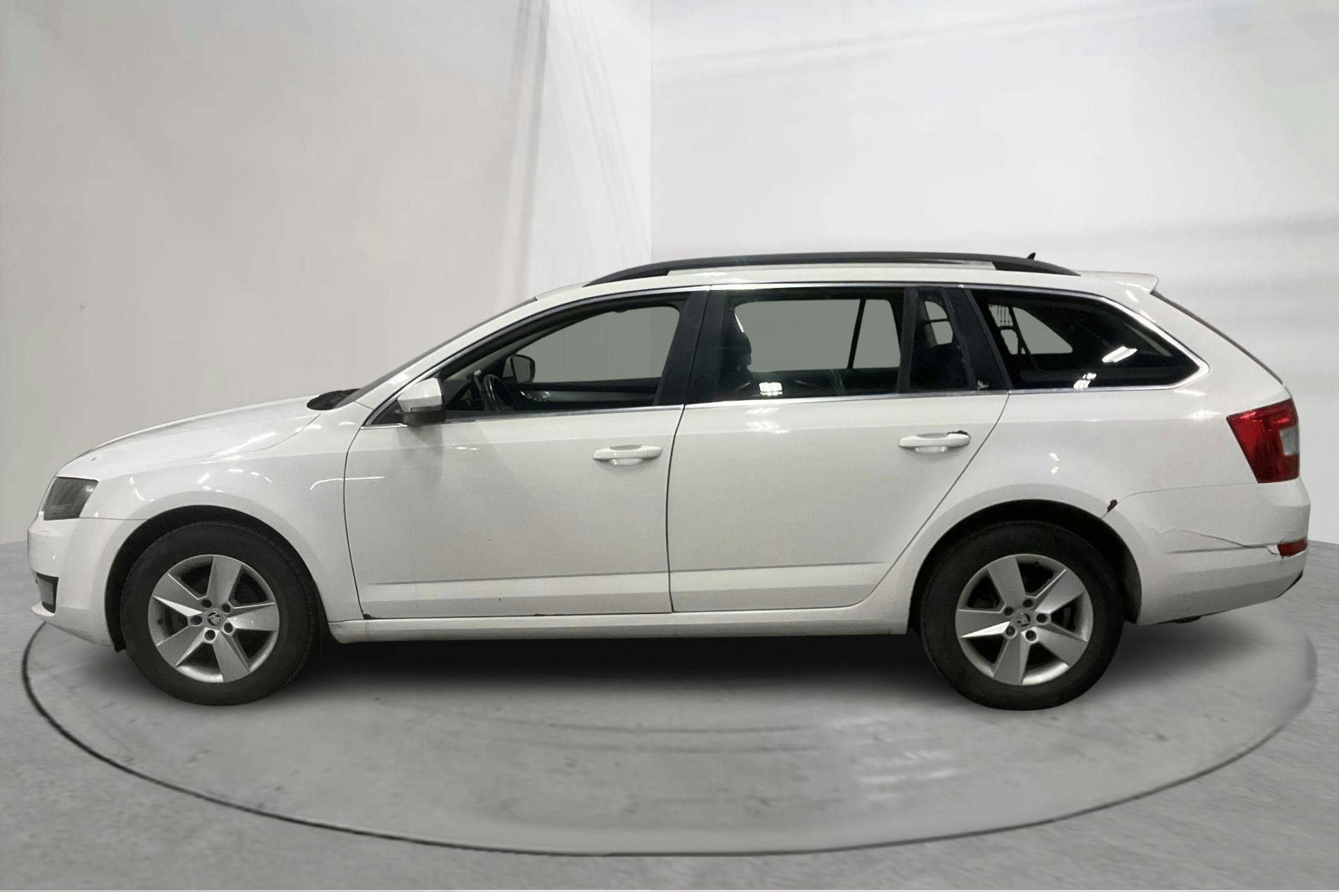 Esitlusfoto 2 aadressil 13: Skoda Octavia III 1.6 TDI CR Combi 4X4 (105hk) - 224 070 km - Käsitsi - valge - 2015