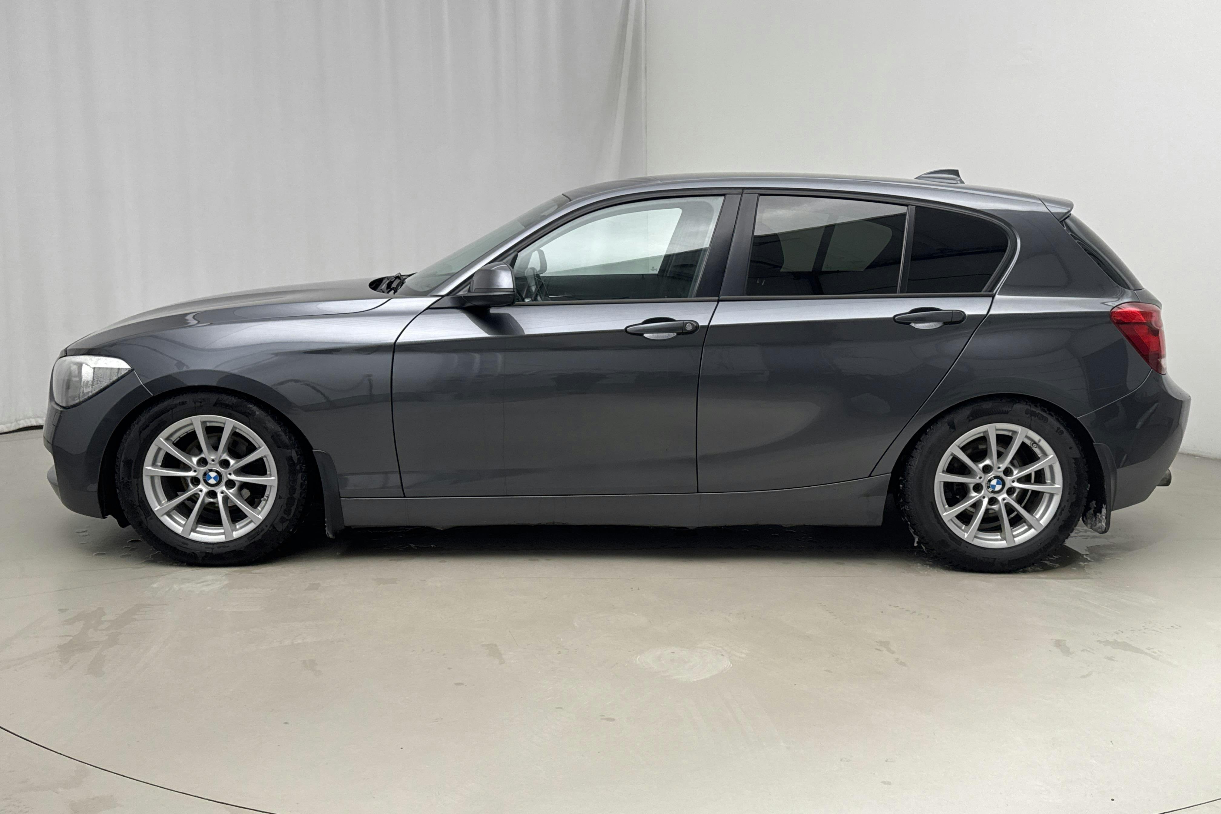 Presentation photo 2 of 12: BMW 116d 5dr, F20 (116hk) - 204 970 km - Manual - gray - 2012