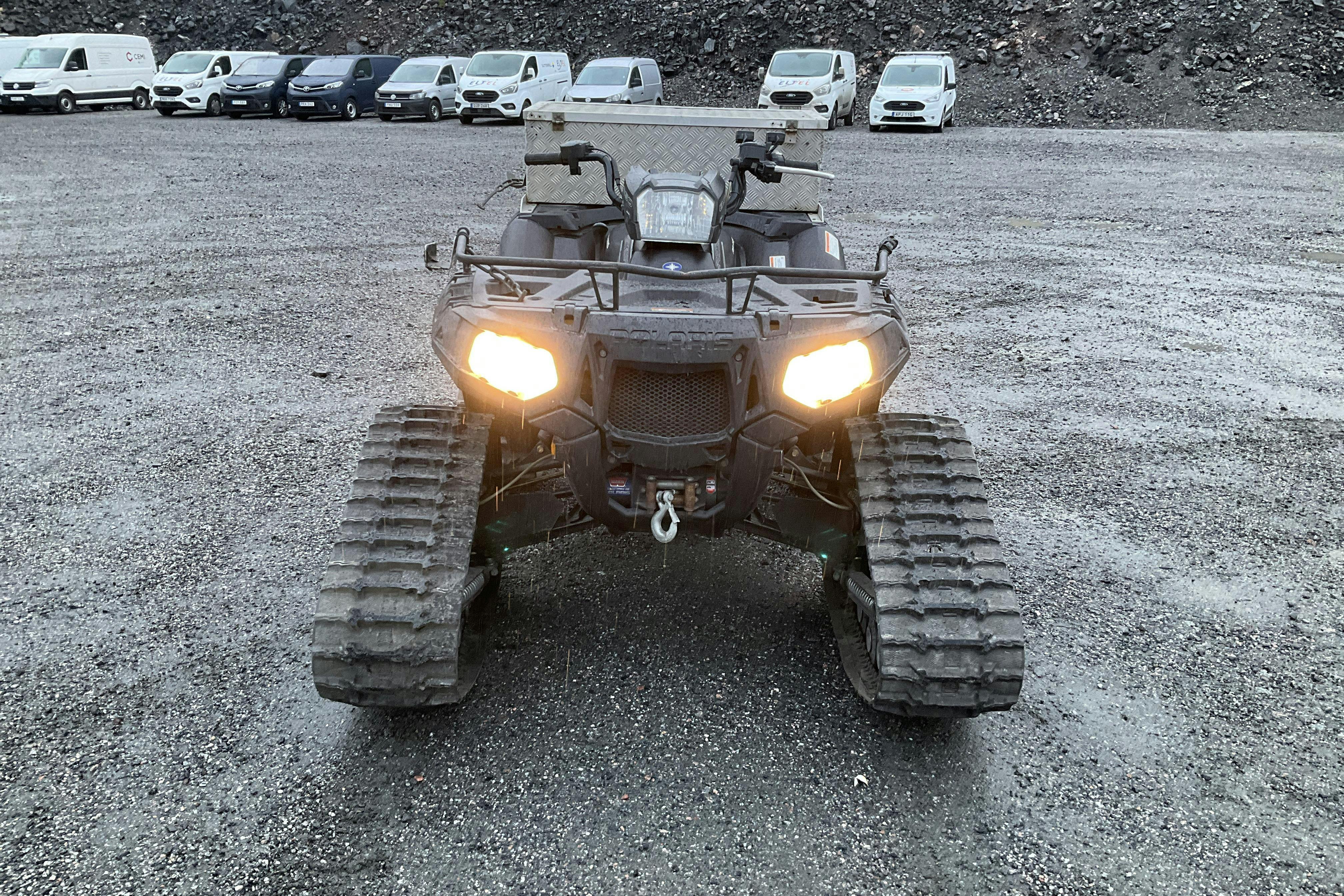 Presentationsfoto 2 av 31: POLARIS SPORTSMAN XP 850 SPORTSMAN XP 850 ATV med bandsats - 185 mil - Manuell - svart - 2010