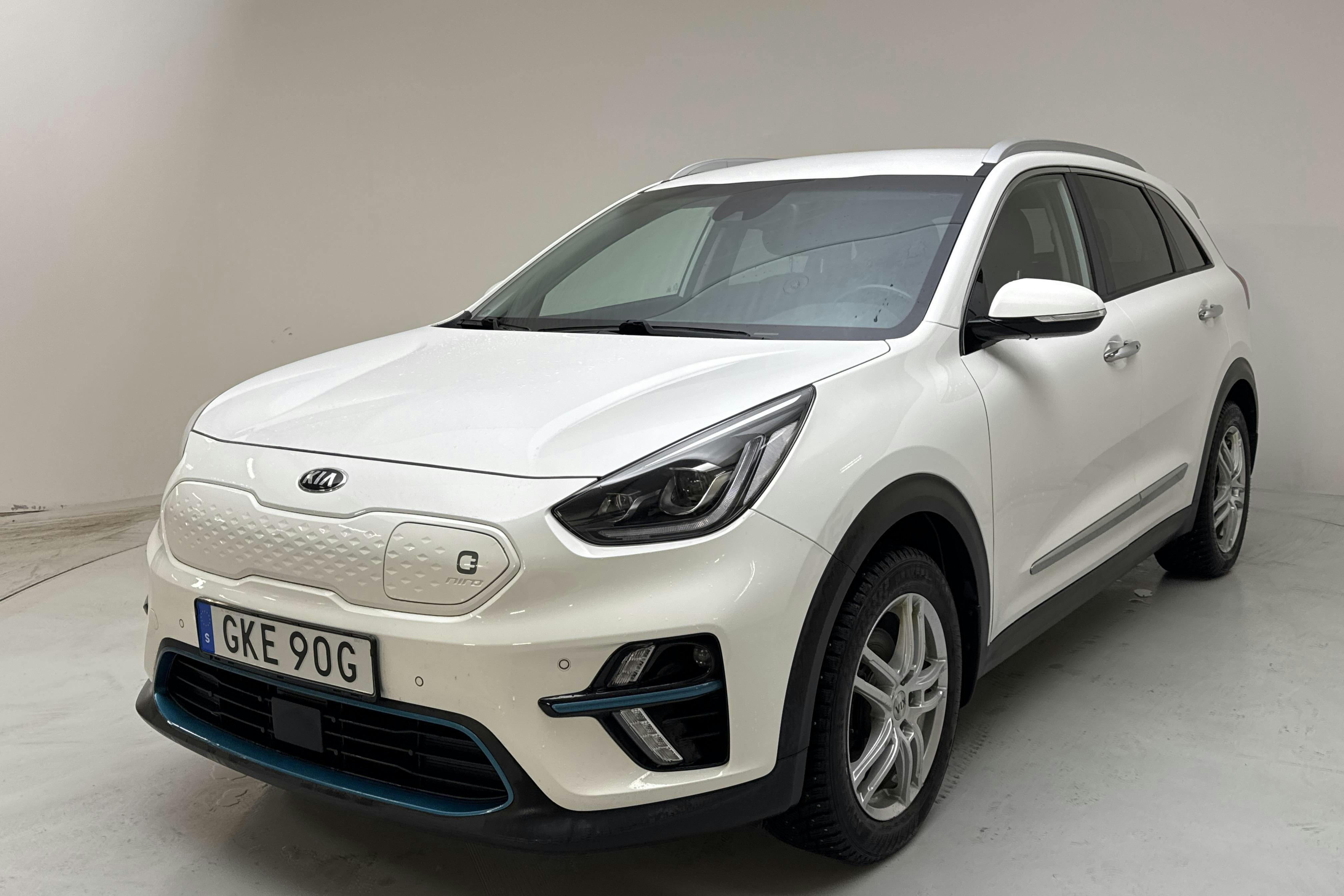 Presentationsfoto 1 av 17: KIA e-Niro 64kWh (204hk) - 7 227 mil - Automat - vit - 2020
